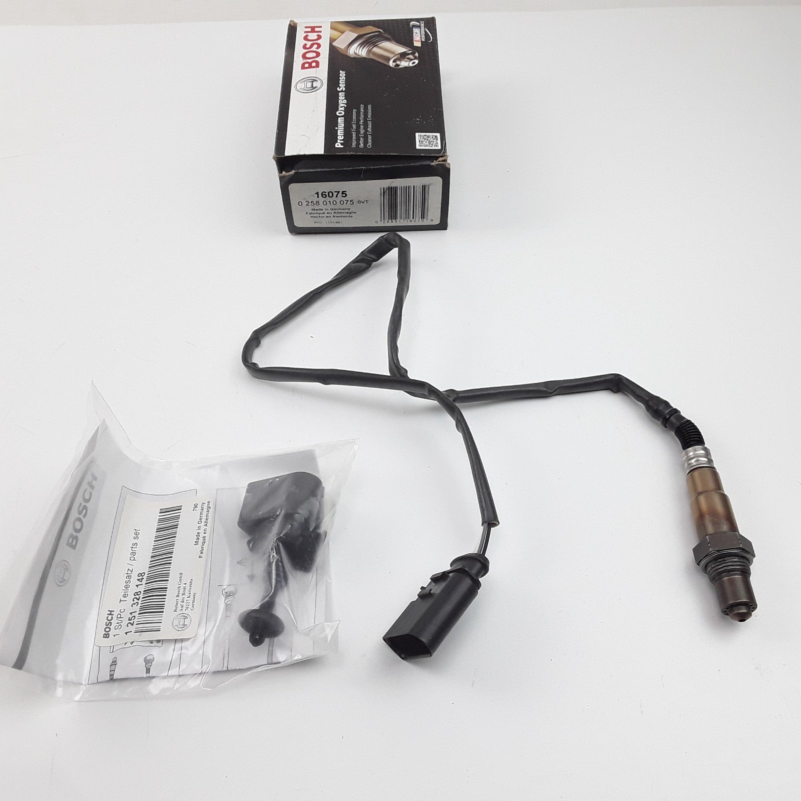 Bosch 16075 Premium Oxygen Sensors Assembly For Volkswagen Jetta (2004-2005)