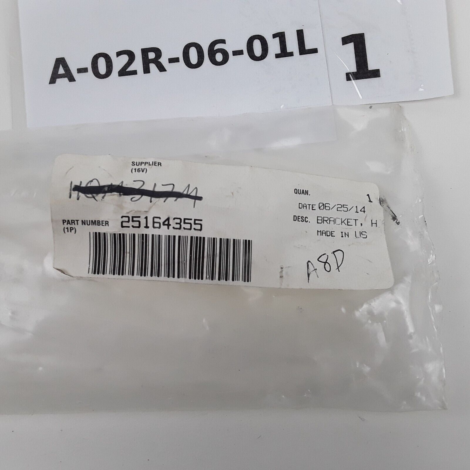Mack 25164355, 11QM317M Brace Hoodlock Bracket Hood MACK CXN12 CXN613