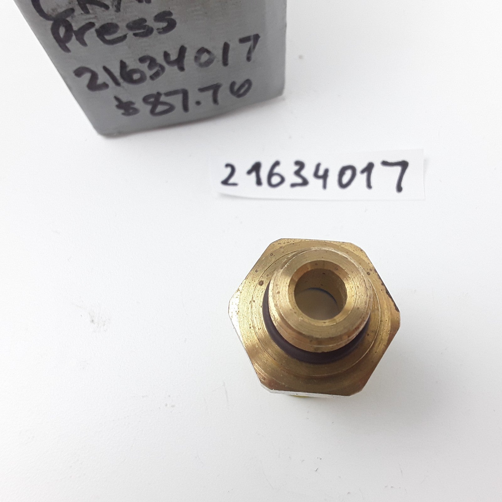 Oil Pan Fuel Pressure Sensor Switch 21634017 For Volvo Truck D12 D13 Engine