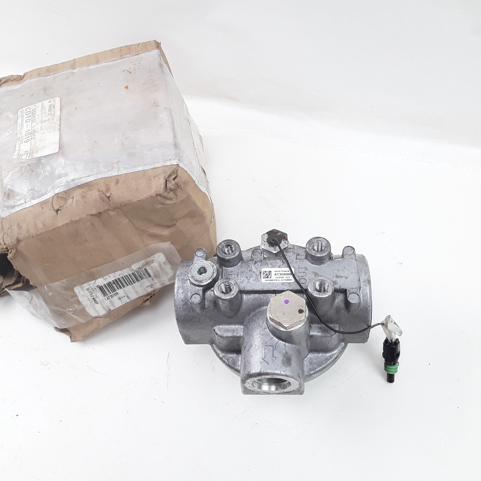 AT359005 John Deere Hydraulic Oil Filter Head Fits Backhoe Loader