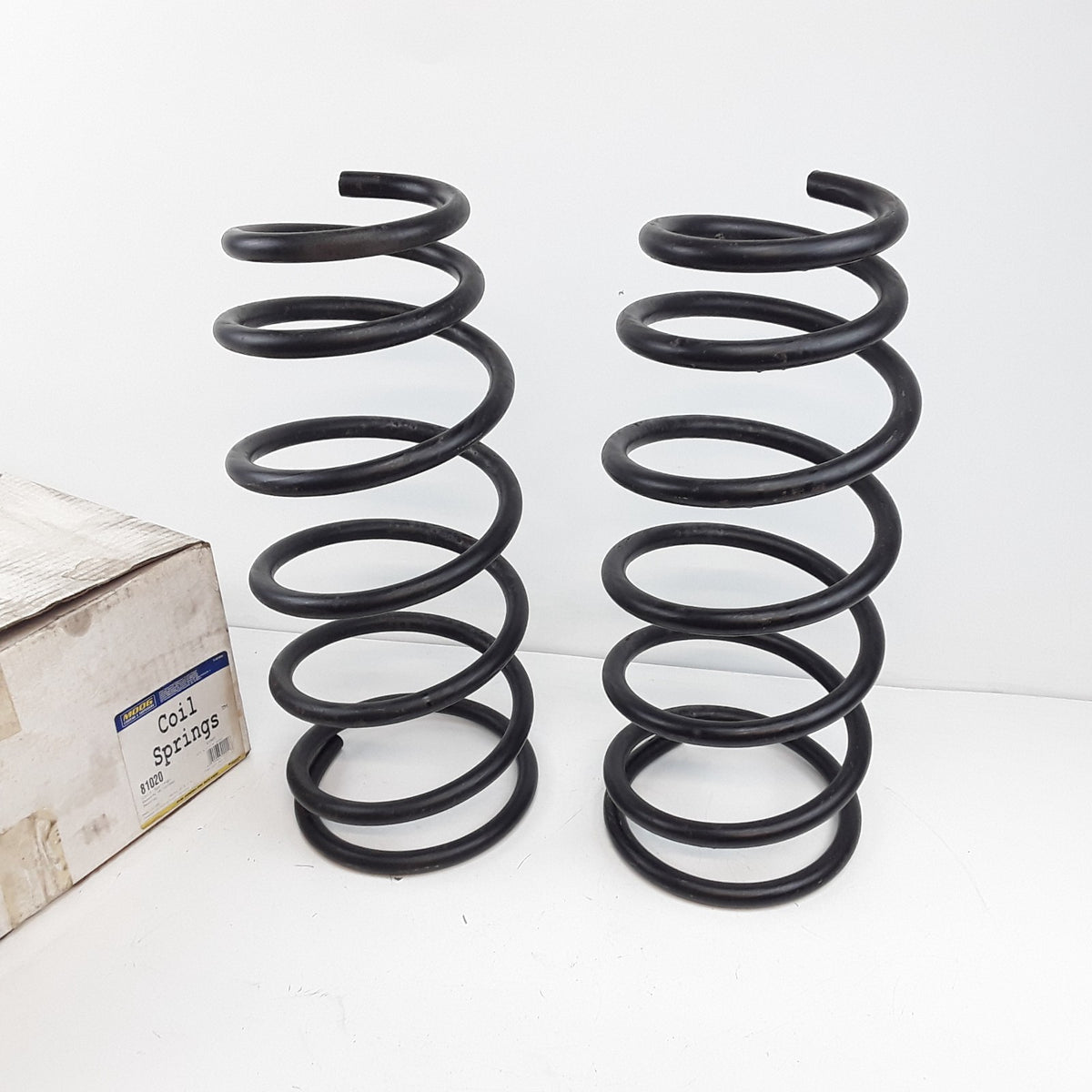 Coil Spring Set Front Left or Right Moog 81020 Fits Ford Windstar 1999-2000