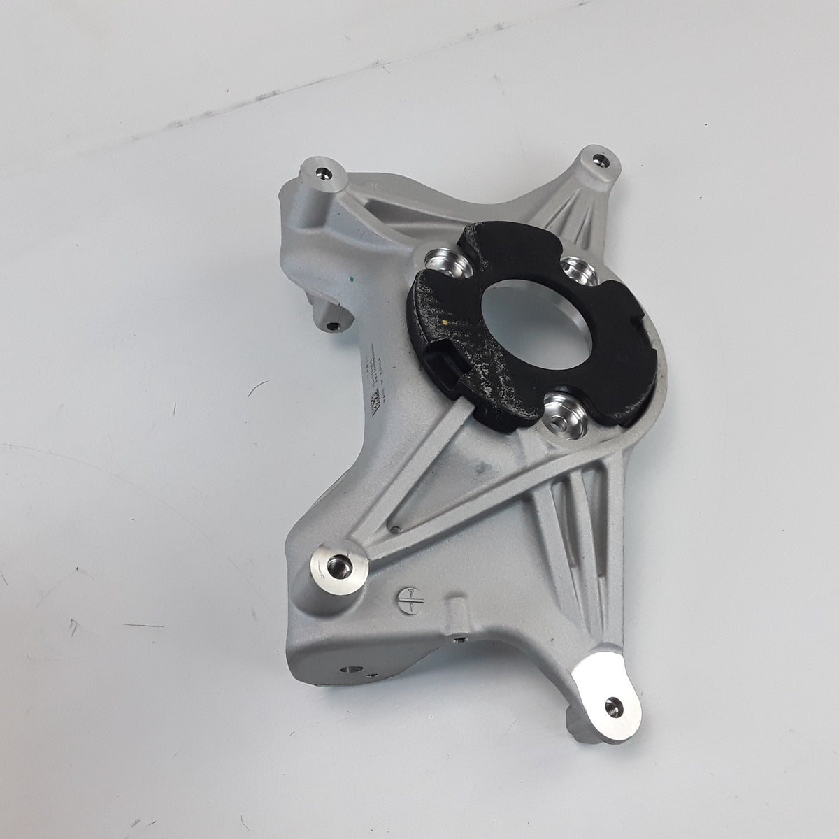 For Tesla Model 3 Front Left Upper Strut Mount Brkt 2018 2019 2020 1044371-00-D