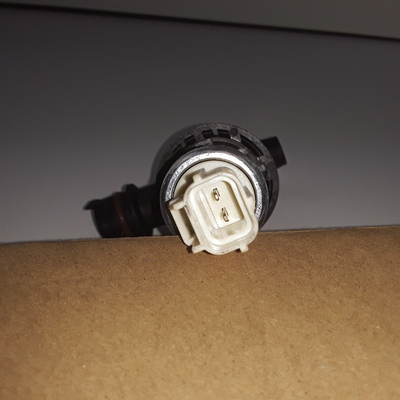Vapor Canister Vent Solenoid Fits Ford E-150 Econoline 2000-02 Mazda Tribute 01