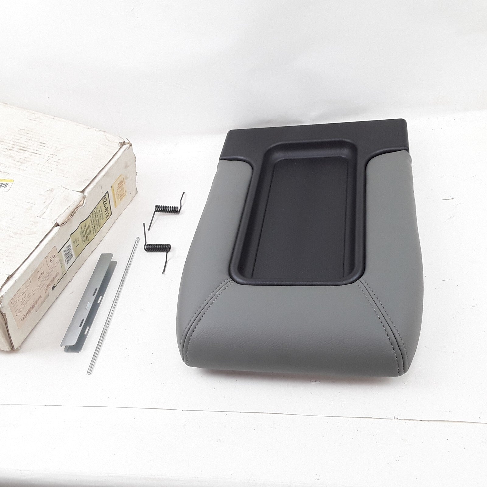 Center Console Lid Fits Chevrolet Silverado 2500 01-05 GMC Yukon XL 1500 01-06