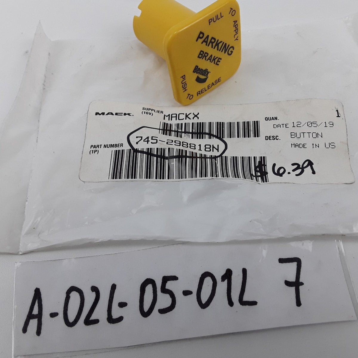 Parking Brake Push Button Switch Fits Mack Volvo Trucks p/n Mack 745-298818N