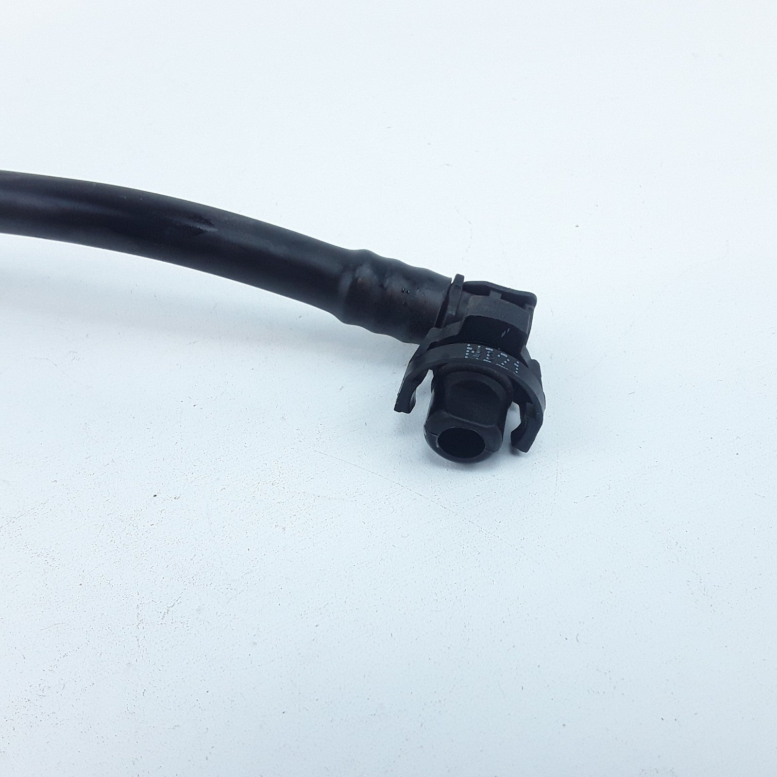 21053033 Multi-Purpose Coolant Hose Assembly Fits Mack Volvo Trucks