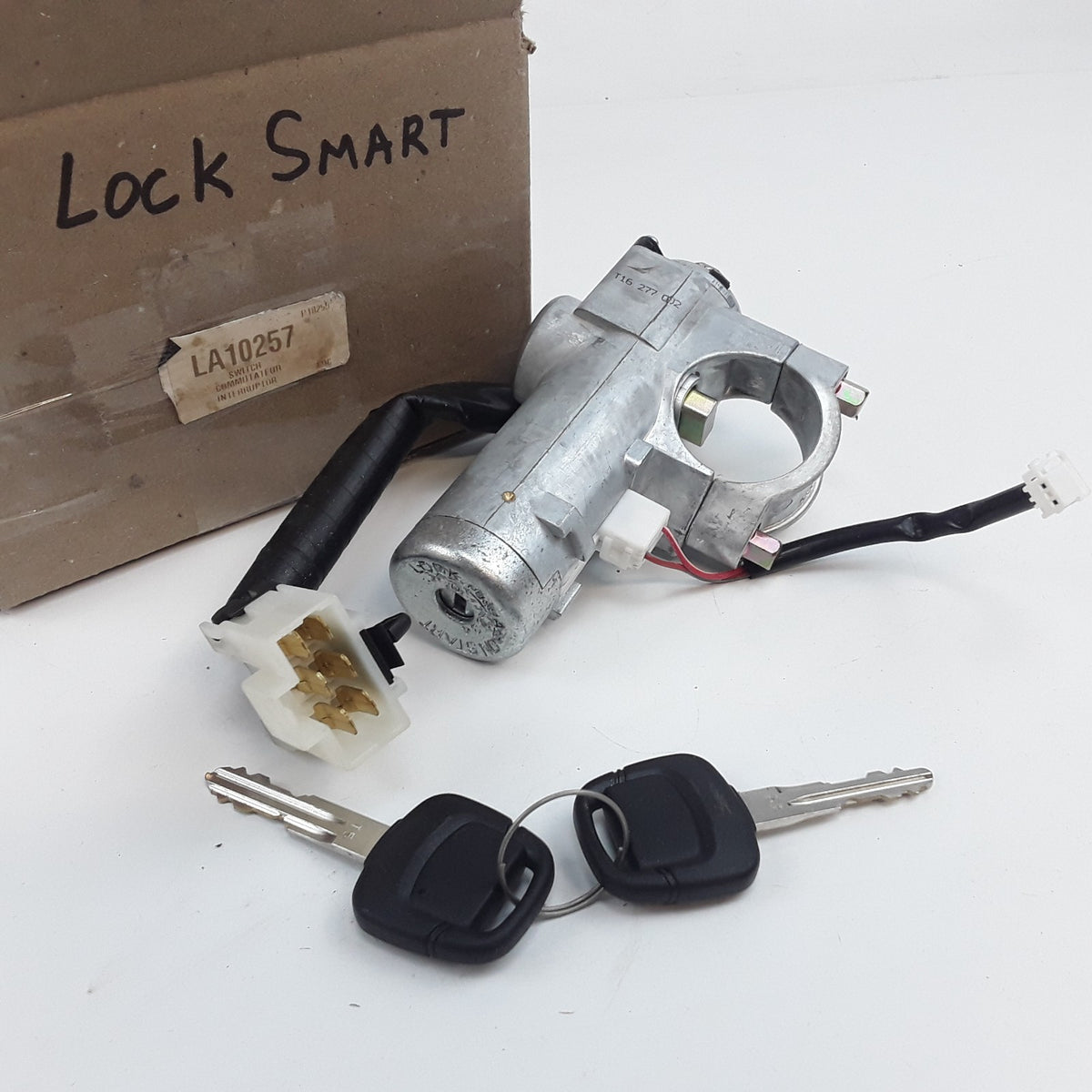 Locksmart LA10257 Ignition Switch with Lock Cylinder For Nissan Altima 2000-2001