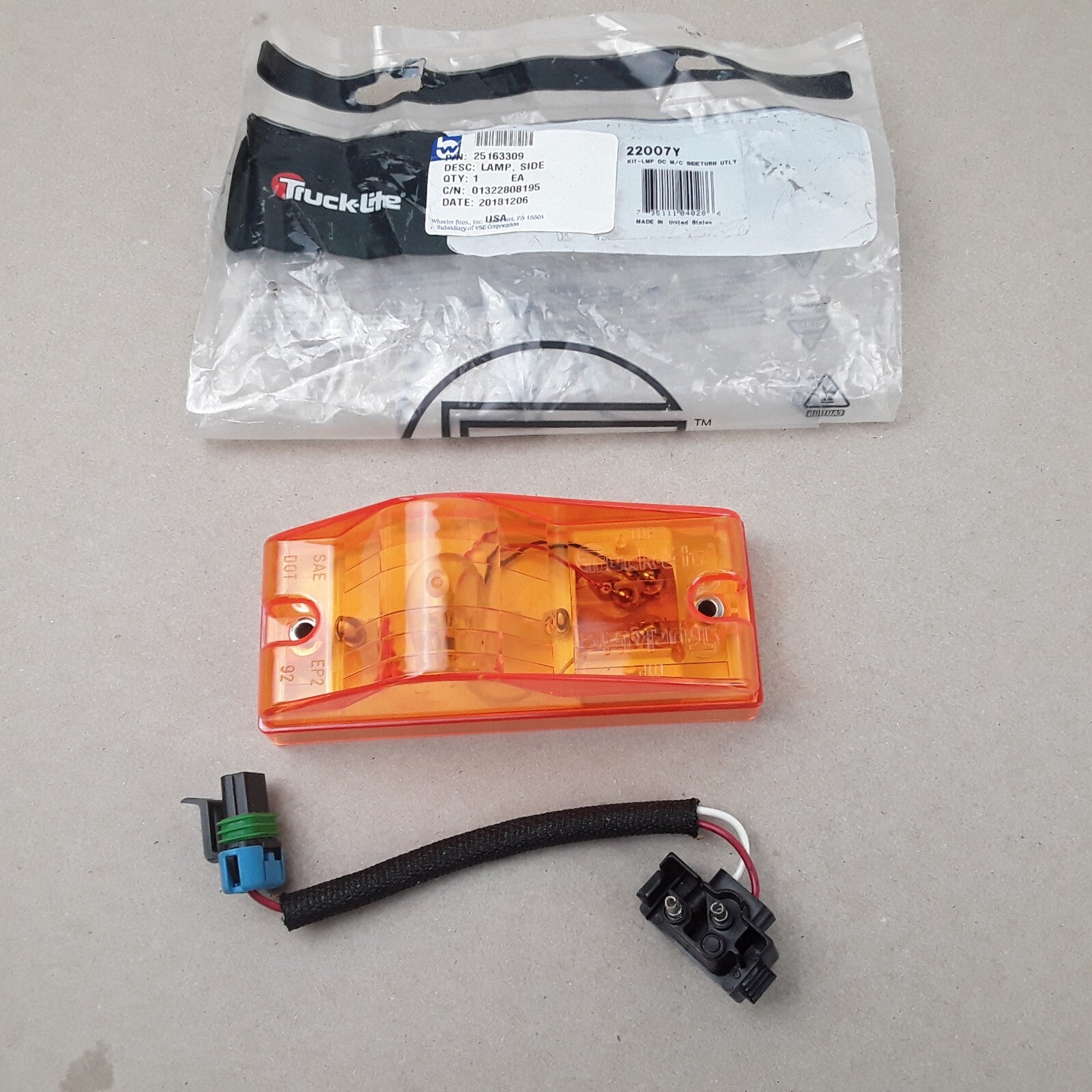 TRUCK-LITE 22007Y Side Lamp Kit Fits MACK MR688S MR688P CH613 CH612 (1999)