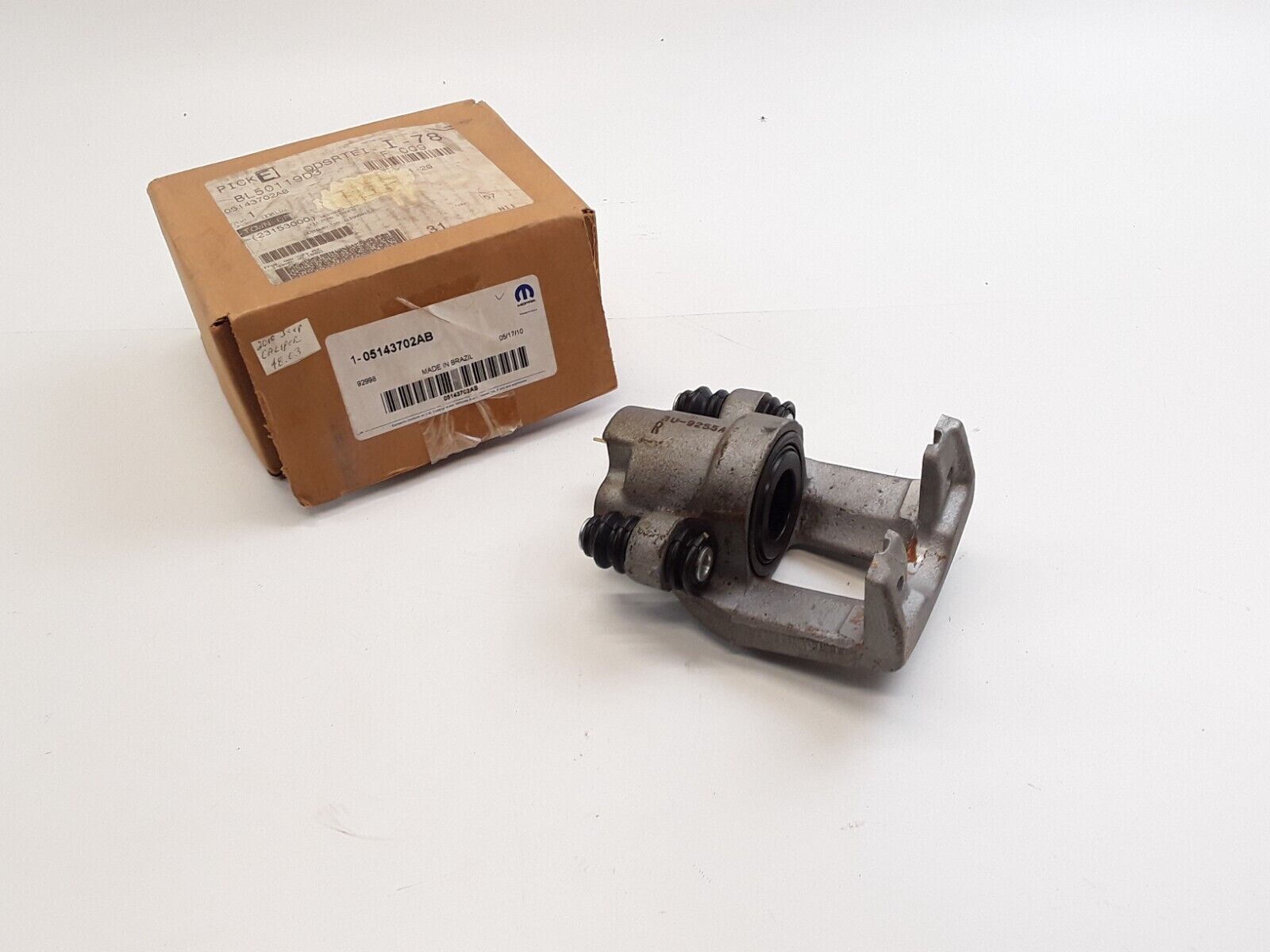 Disc Brake Caliper Rear Right Mopar 05143702AB For Jeep Commander Grand Cherokee - HotCarParts