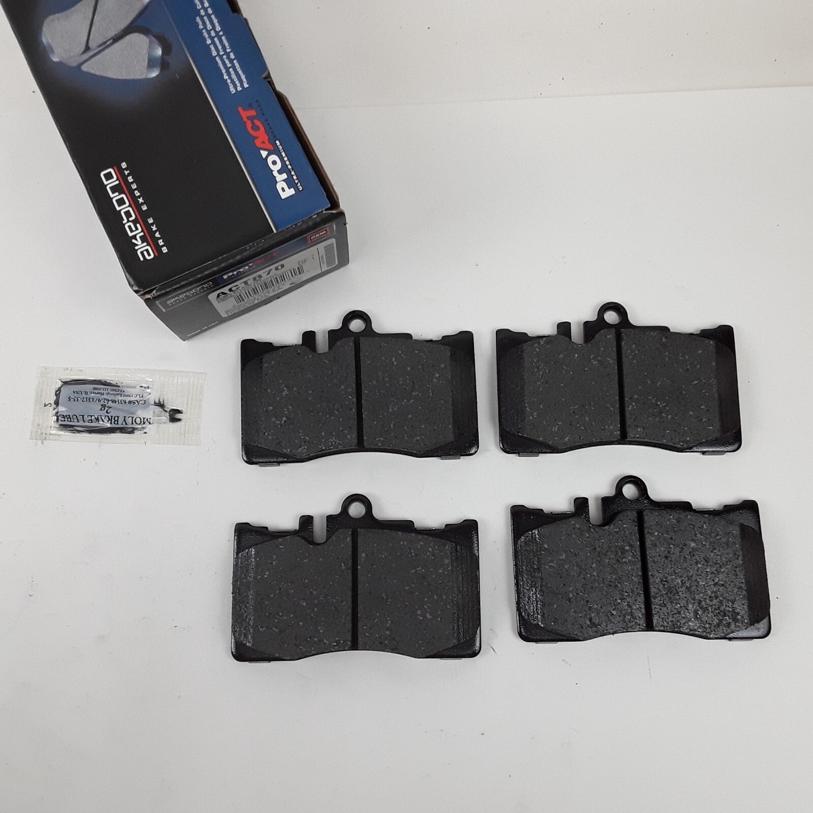 Akebono ACT870 Front Ceramic Disc Brake Pad Set Fits Lexus LS430 2001 2002-2006