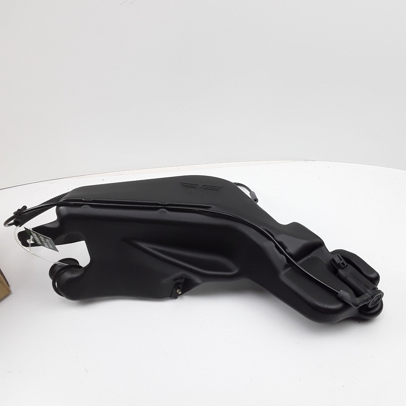 Washer Fluid Reservoir-Windshield Fits Ford Taurus 1997-07 Mercury Sable 1997-05