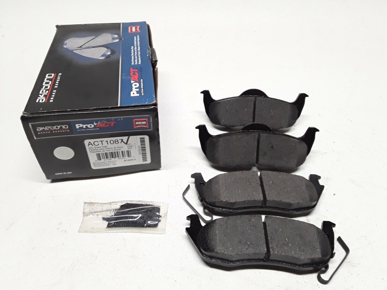 Disc Brake Ceramic Pads Rear Akebono ACT1087 for Jeep Commander,Grand Cherokee - HotCarParts