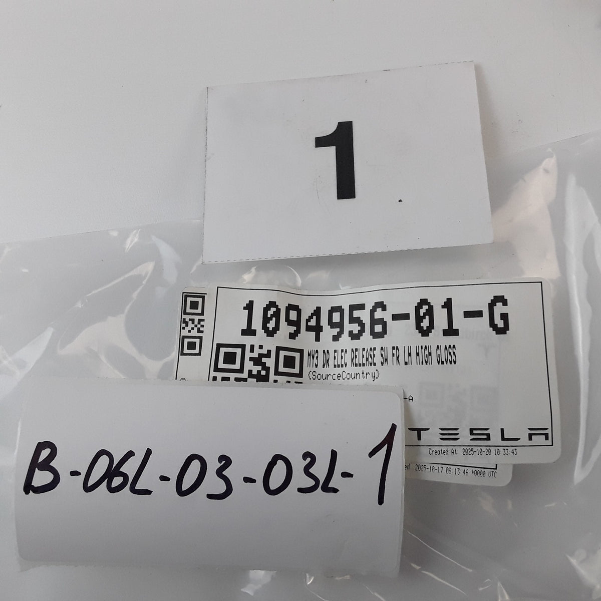 1094956-01-G Front LH Electric Door Release Switch Gloss For Tesla Model 3 Y OEM