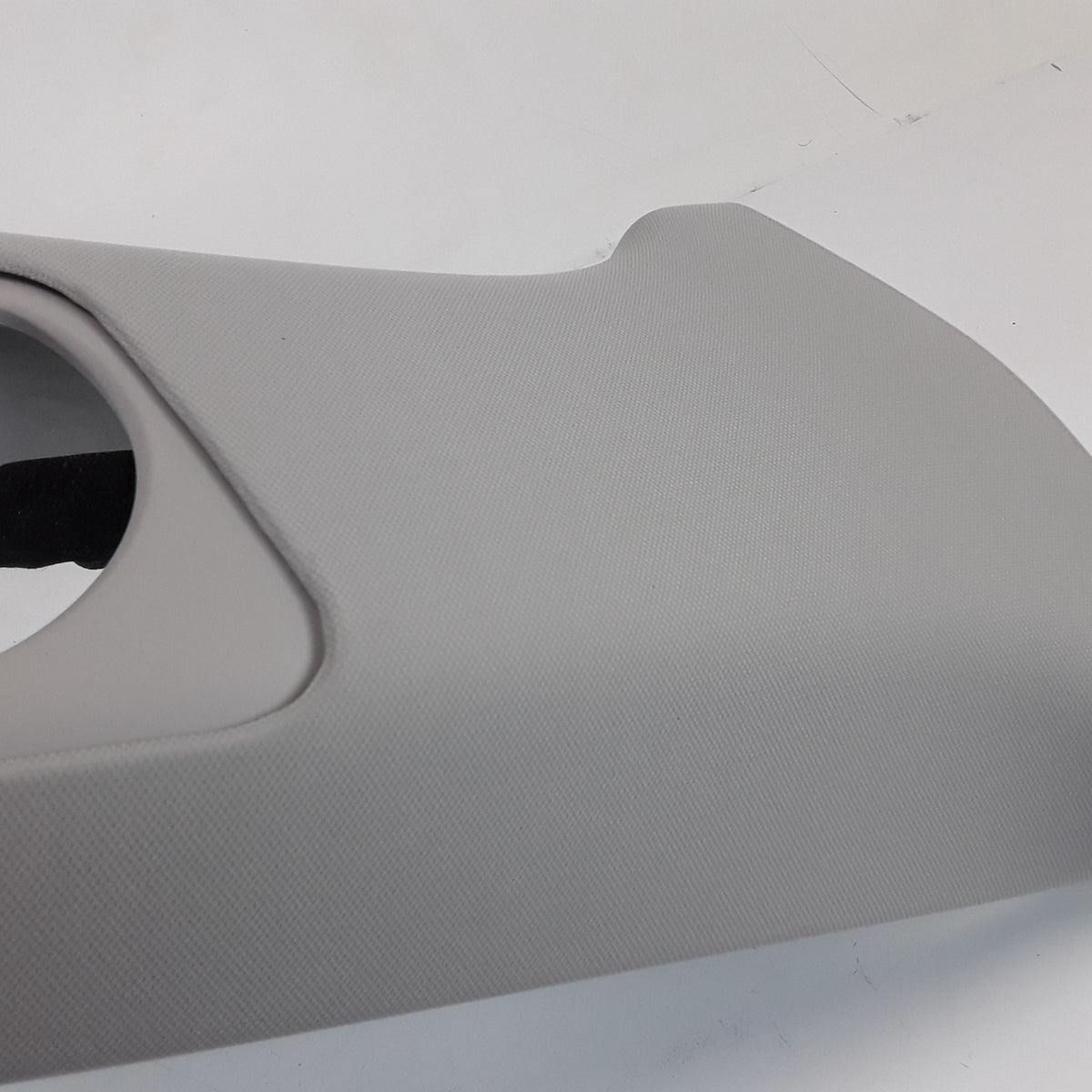 Tesla Model Y B-Pillar Upper Trim Assembly - Right Hand For Tesla 1666821-00-C