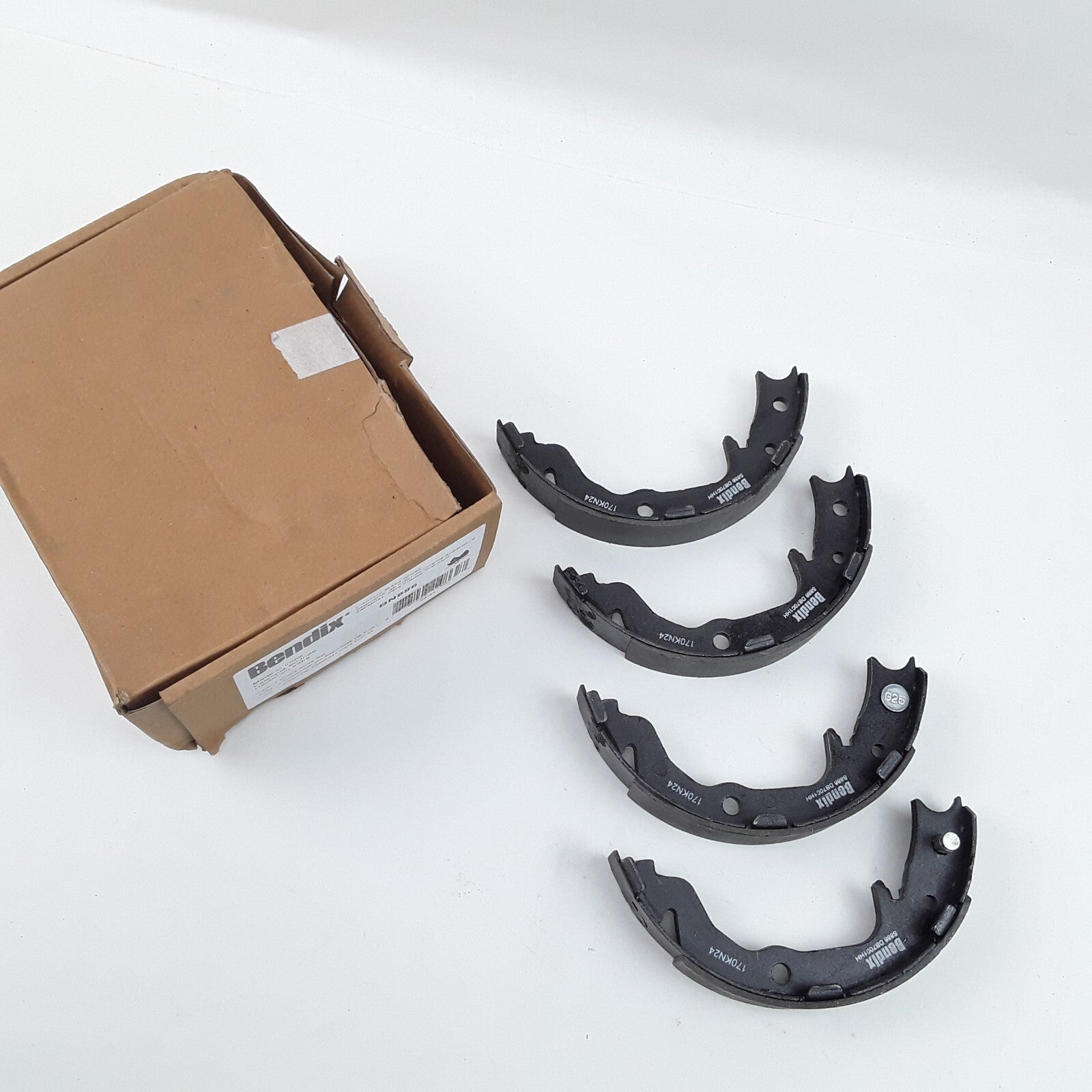 Rear Parking Brake Shoe Fits Dodge Caliber 2007-2011 Chrysler 200 2011 2013 2014