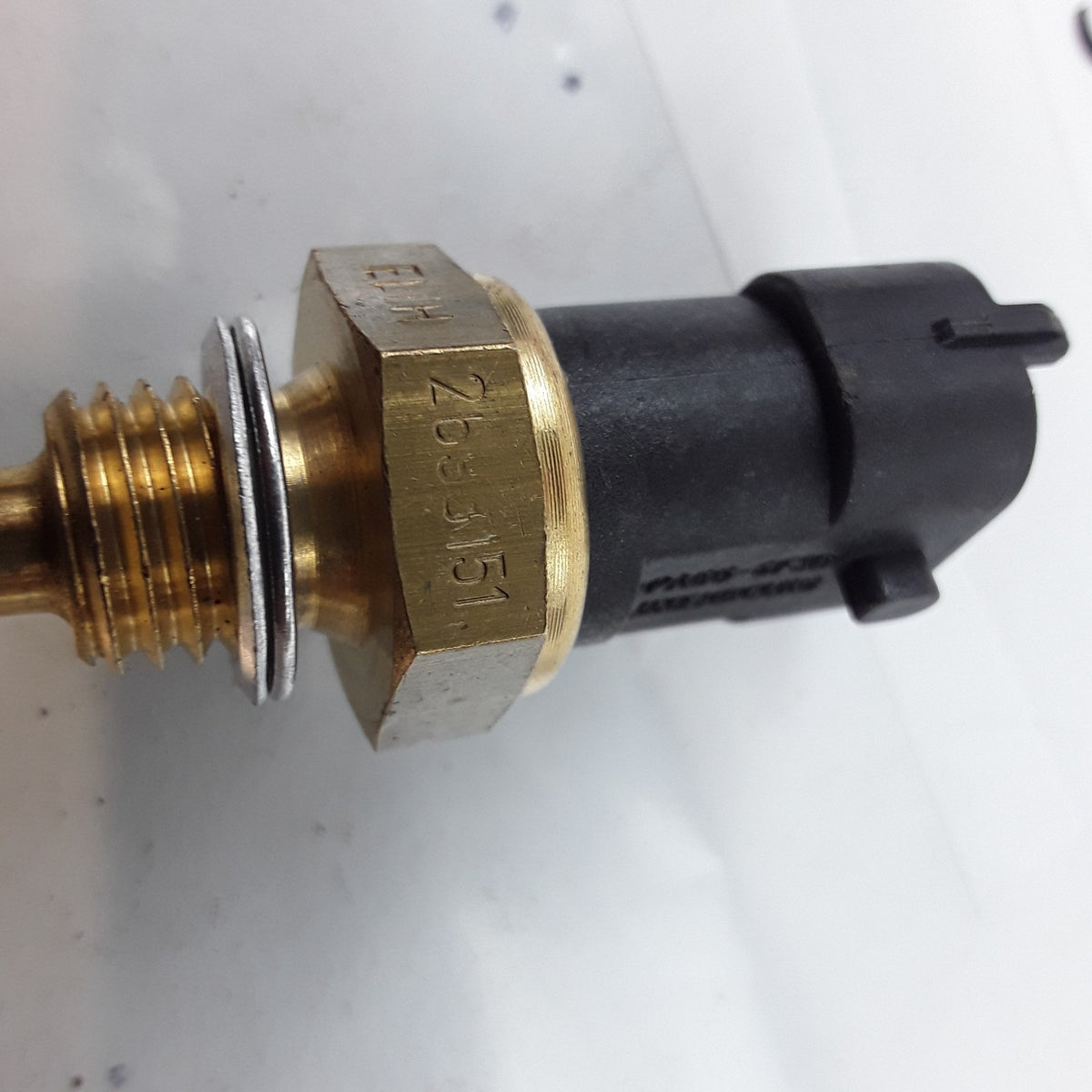 Engine Coolant Temperature Sensor Fits Volvo VT VAH VHD VNL VNM 9700 (2006-2016)