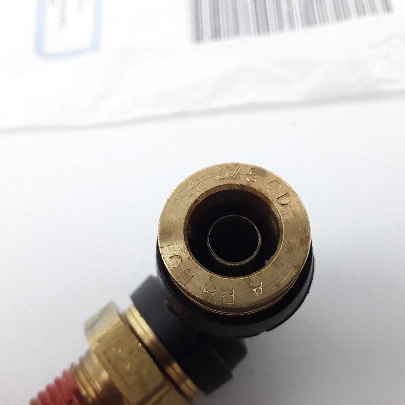 OEM International 2017511C2 Elbow 90 Degree 1/4 MP X 3/8 PTC For Navistar Truck