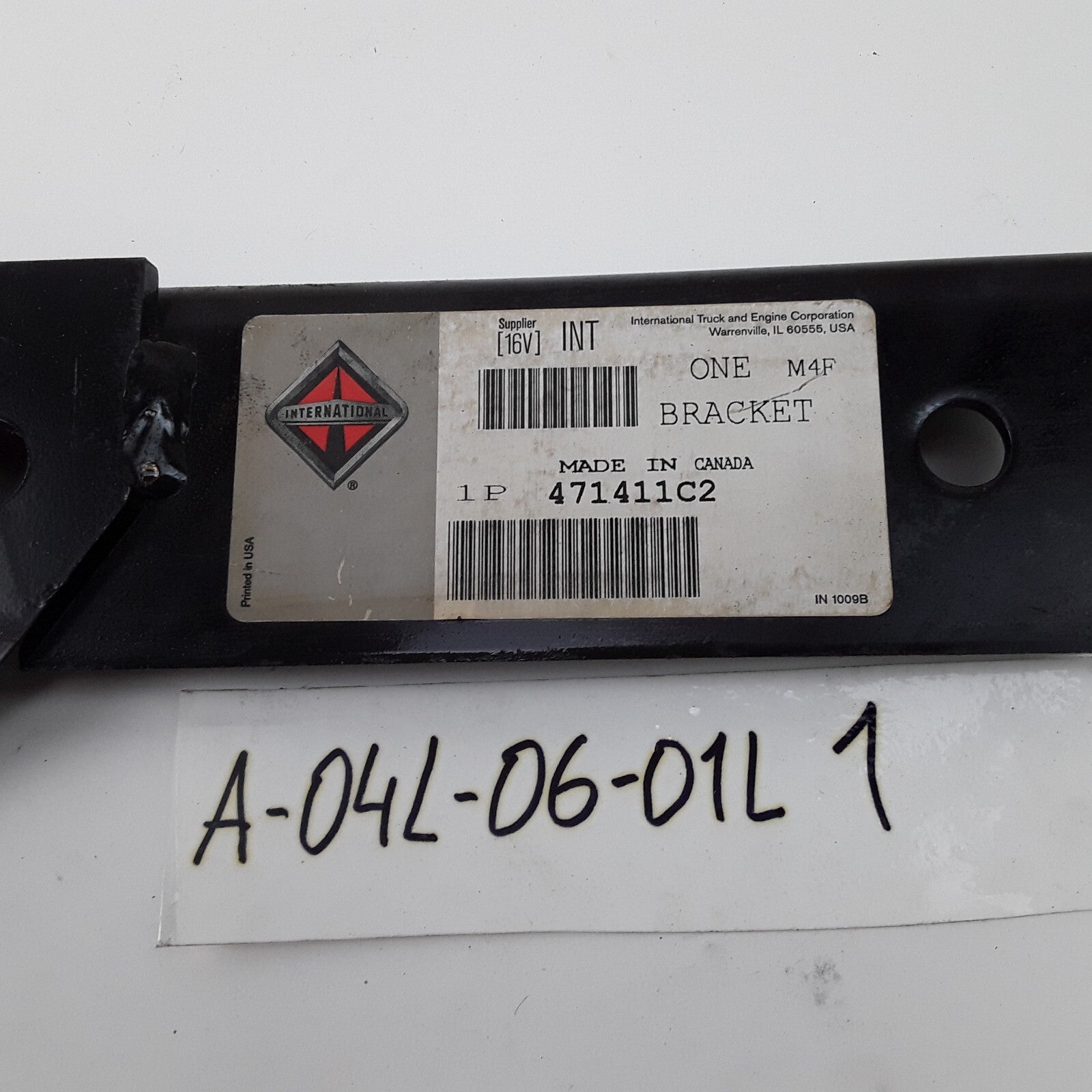 International 471411C2 Bracket Exhaust Mounting Lower Vertical Heavy Duty