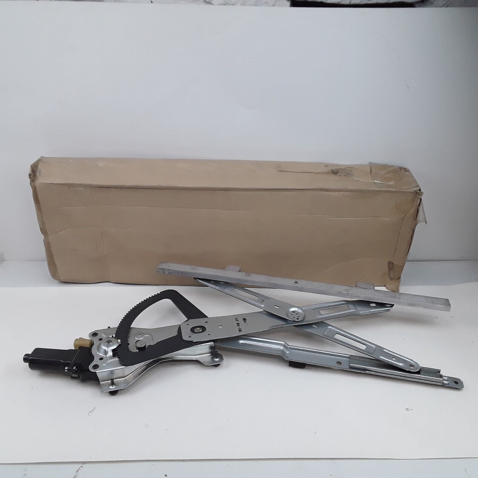 Dorman 741-110 Front Left Window Regulator & Motor For Saturn SC1/SC2 1997-2002