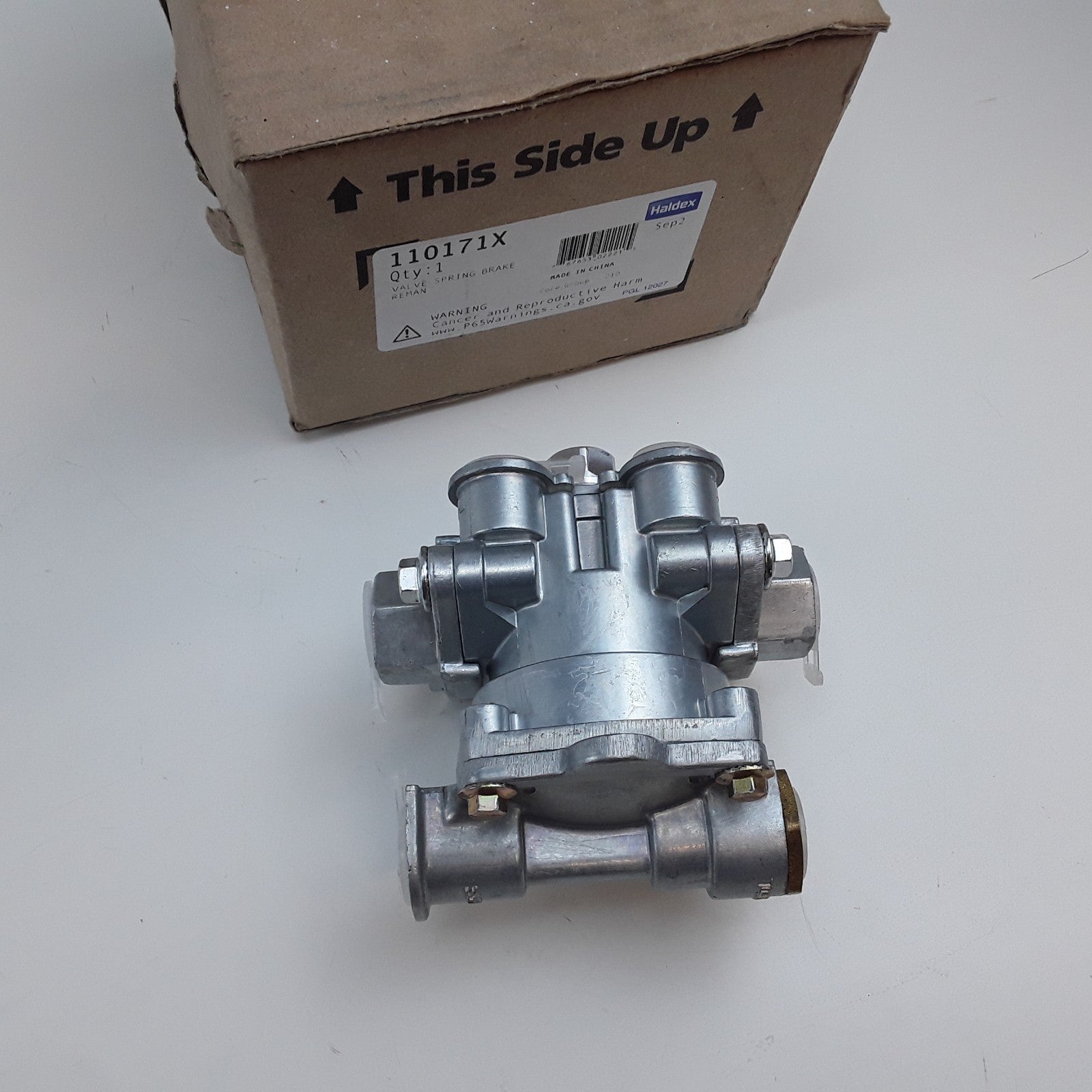 Haldex 110171X Air Spring Brake Valve Assembly Protected Reservoir 90