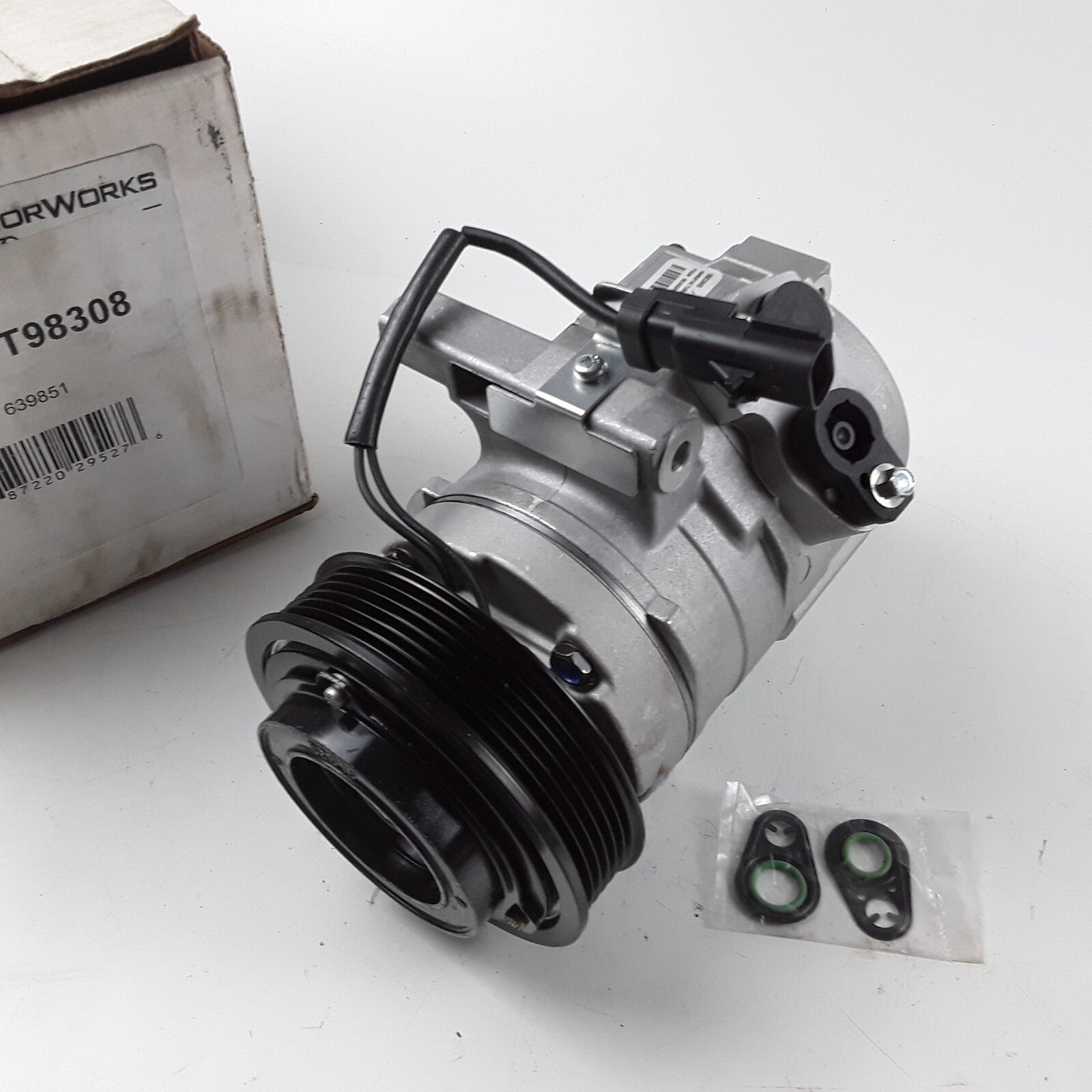 Four Season 98308 A/C Compressor W/ Clutch Fits Dodge Magnum Chrysler 300 2005