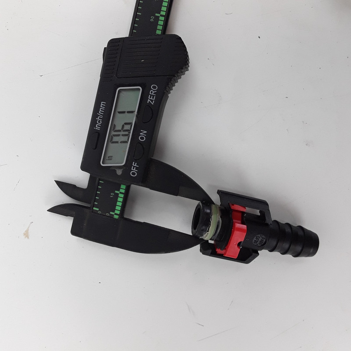 Straight Quick Connect Fuel Line Fitting 5/8 20395030 For Volvo VNL VHD VAH Ser.