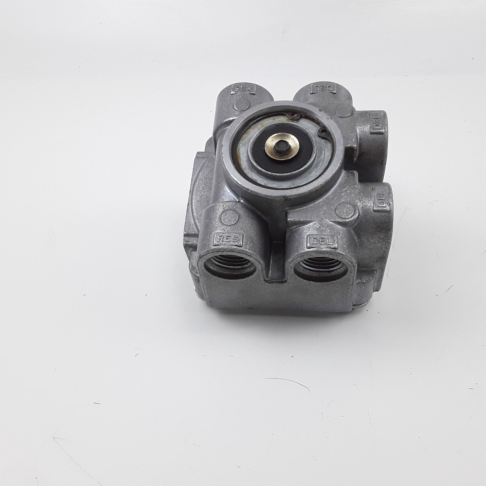 Air Brake Relay Valve 1/2" Supply & Delivery 1/4" Control 4.6 PSI Crack Pressure