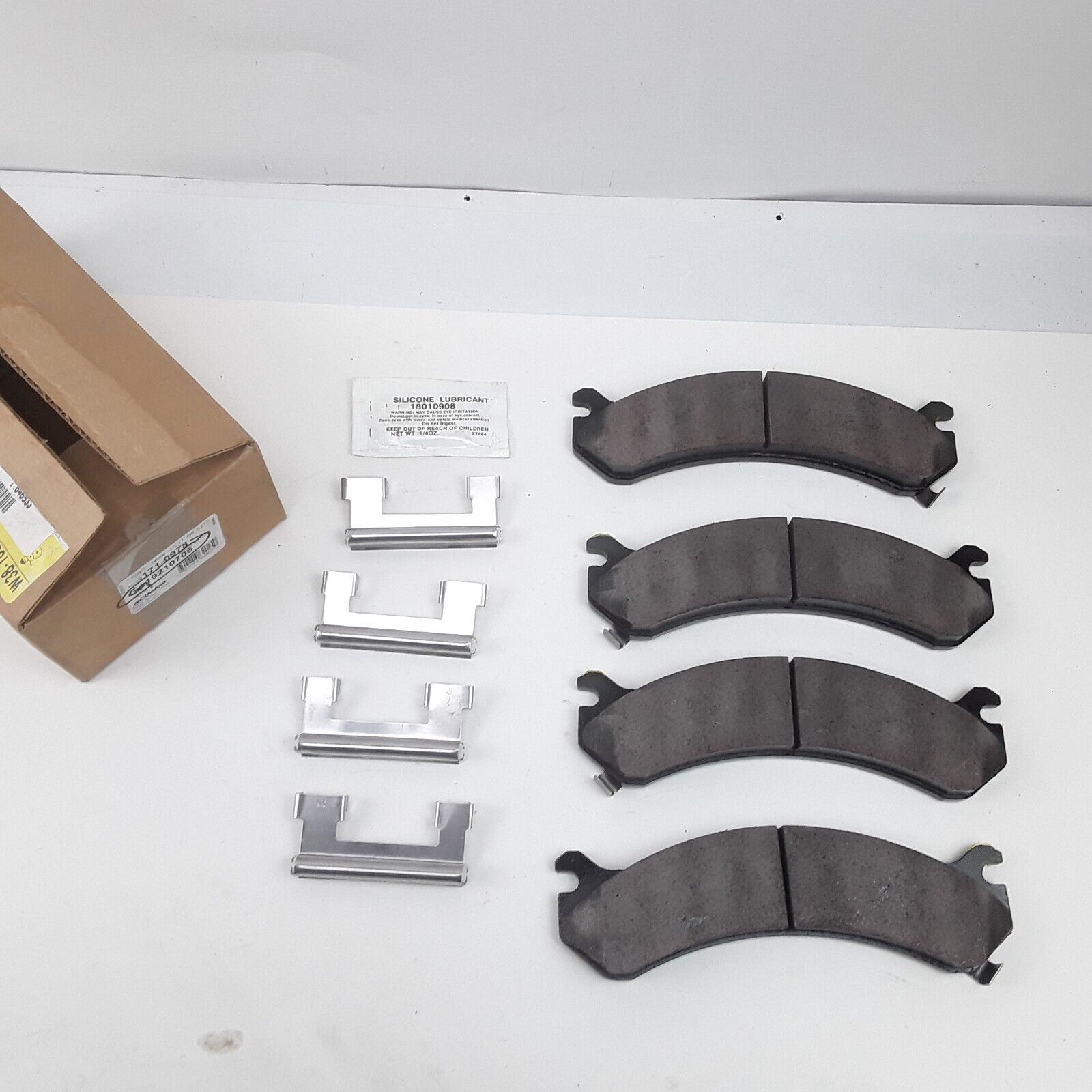 OEM Acdelco Pad Kit Front Disc Brake Fits Express,GMC Savana 2500 3500 2003-2022