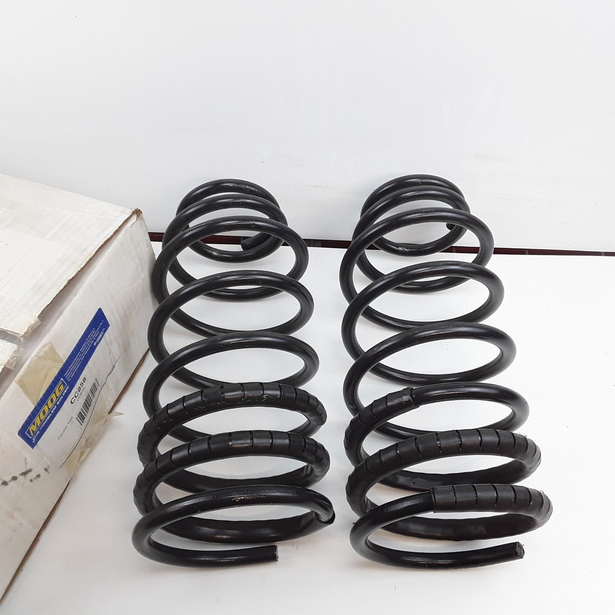 MOOG CC858 Front Coil Spring Set Fits Ford Taurus Mercury Sable (1986 1987-1995)