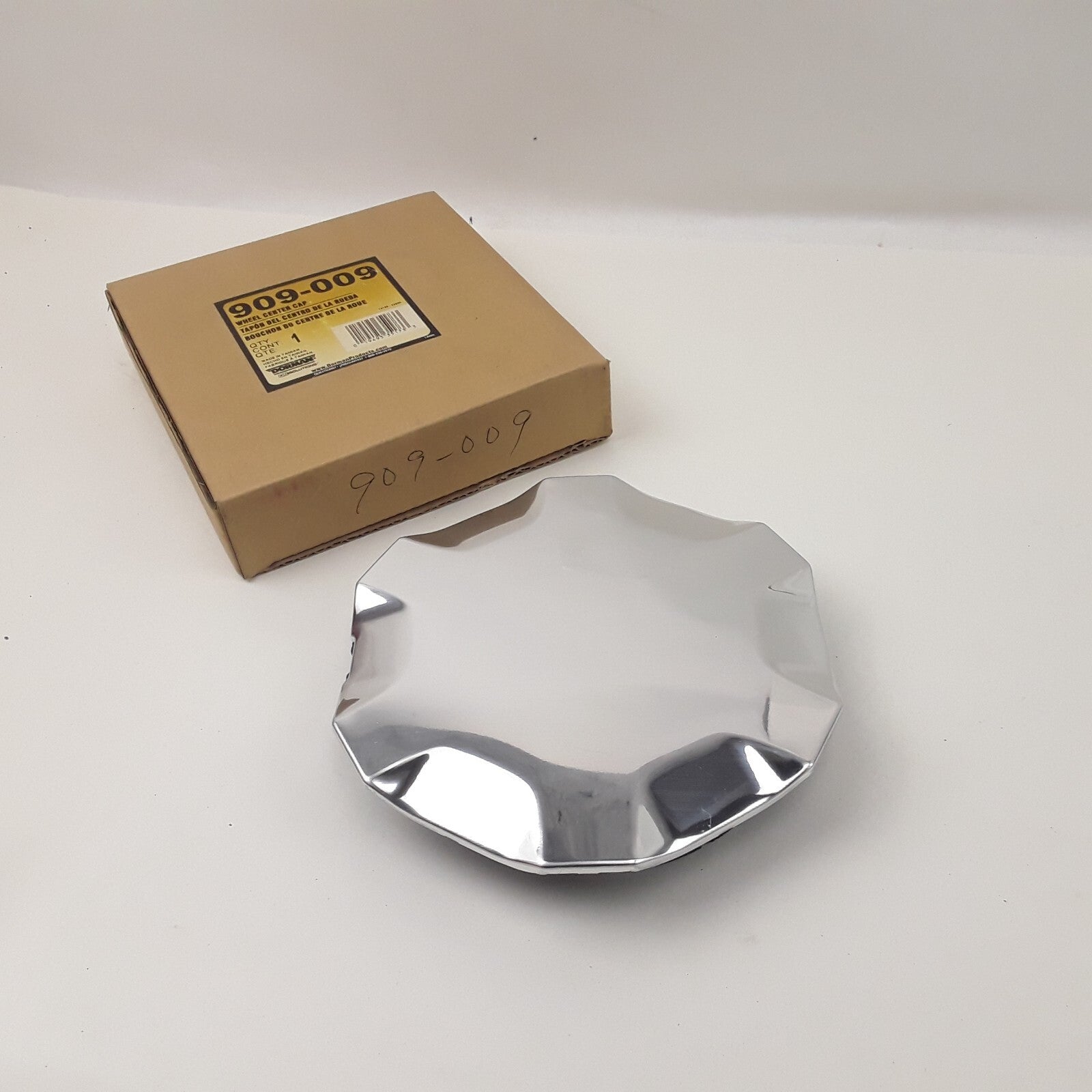 Dorman 909-009 Wheel Cap Chrome Plastic Fits GMC Envoy (2007 2008 2009)