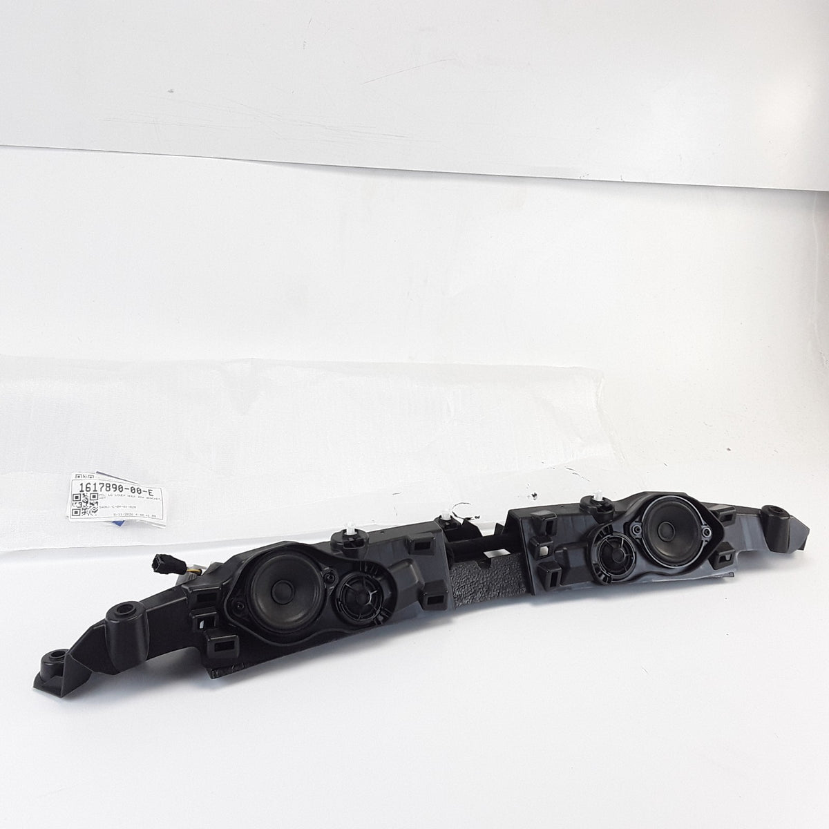 Model S 2021-2025 Lower Liftgate Trunk Body Bracket 1617890-00-E OEM