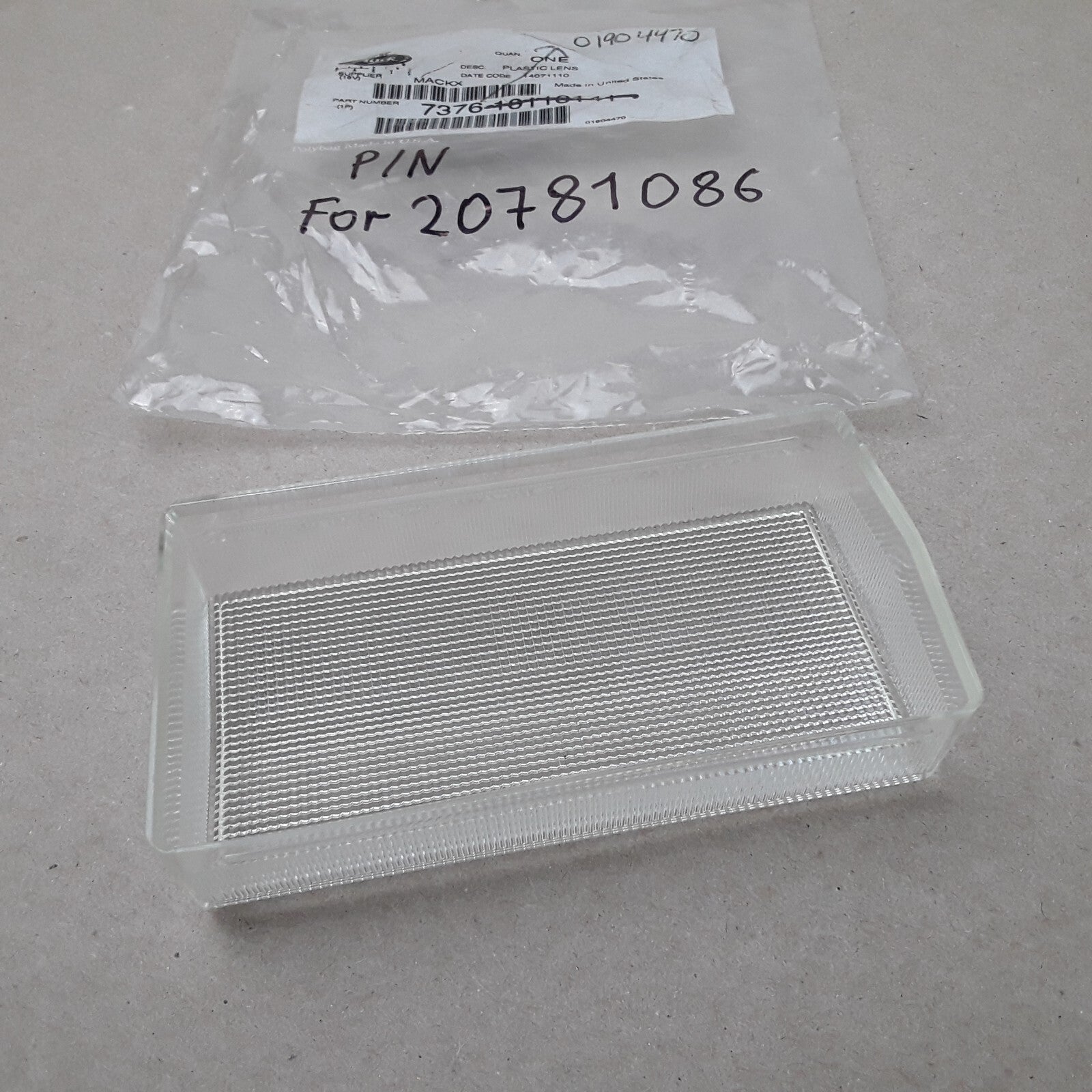 Mack 20781086 Dome Light Lamp Plastic Lens - Right Passenger Side For Truck