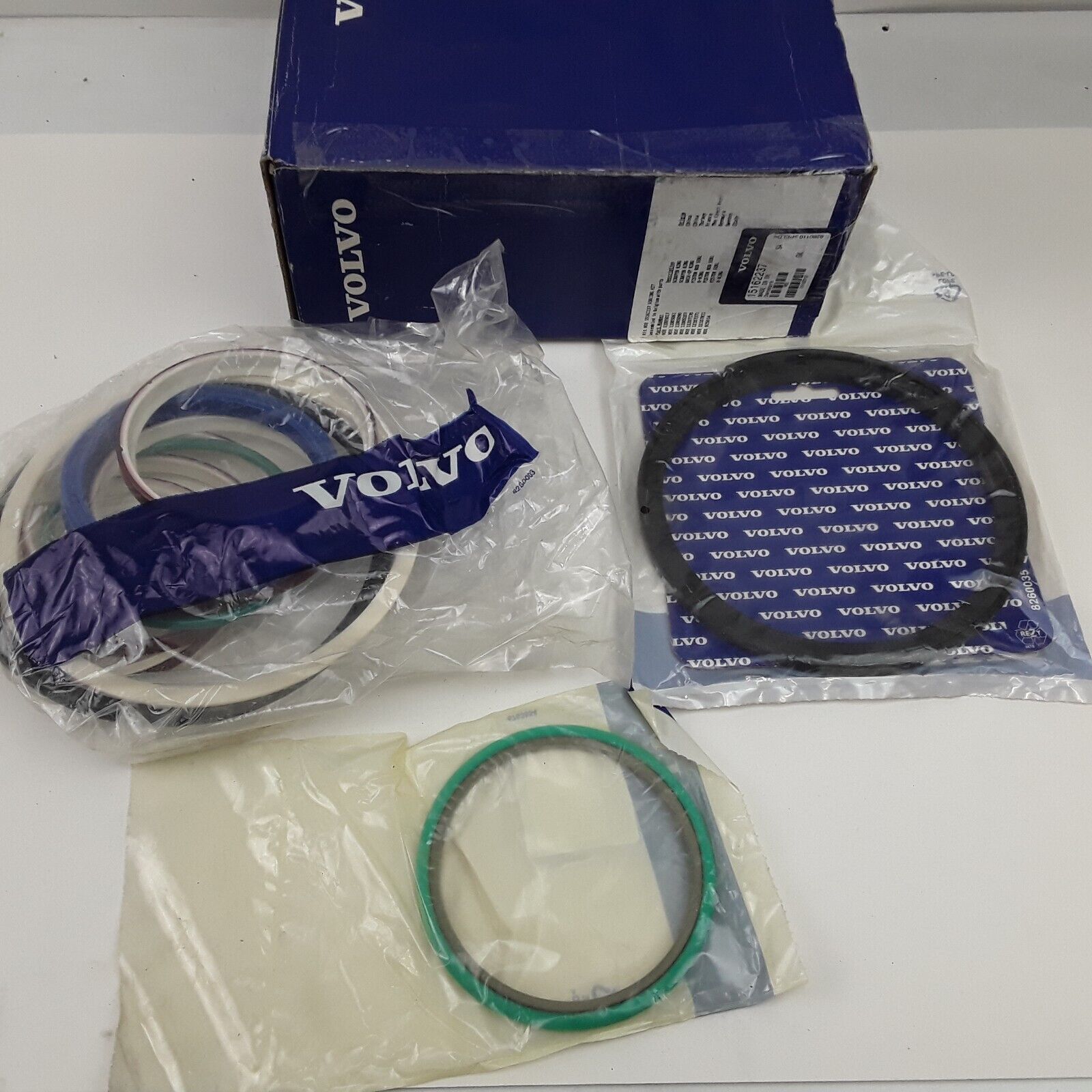 OEM Volvo 15162237 , 11709965 Sealing Kit Tilt Cylinder L70E, L70F, L70G , L70H
