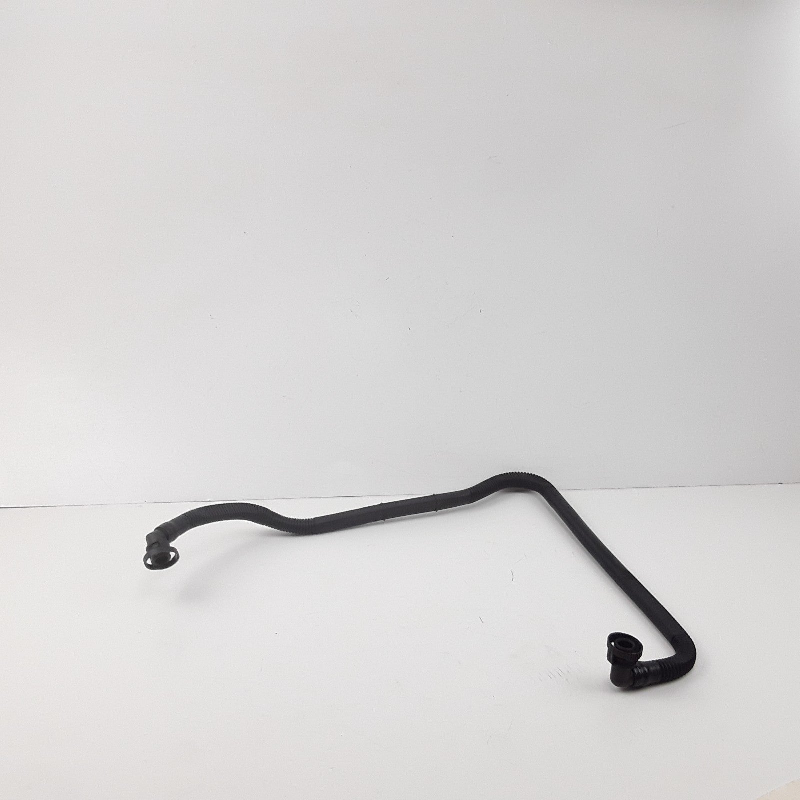 Crankcase Breather Tube Fits Audi A4 Quattro 2001 Volkswagen Passat 2001-2005