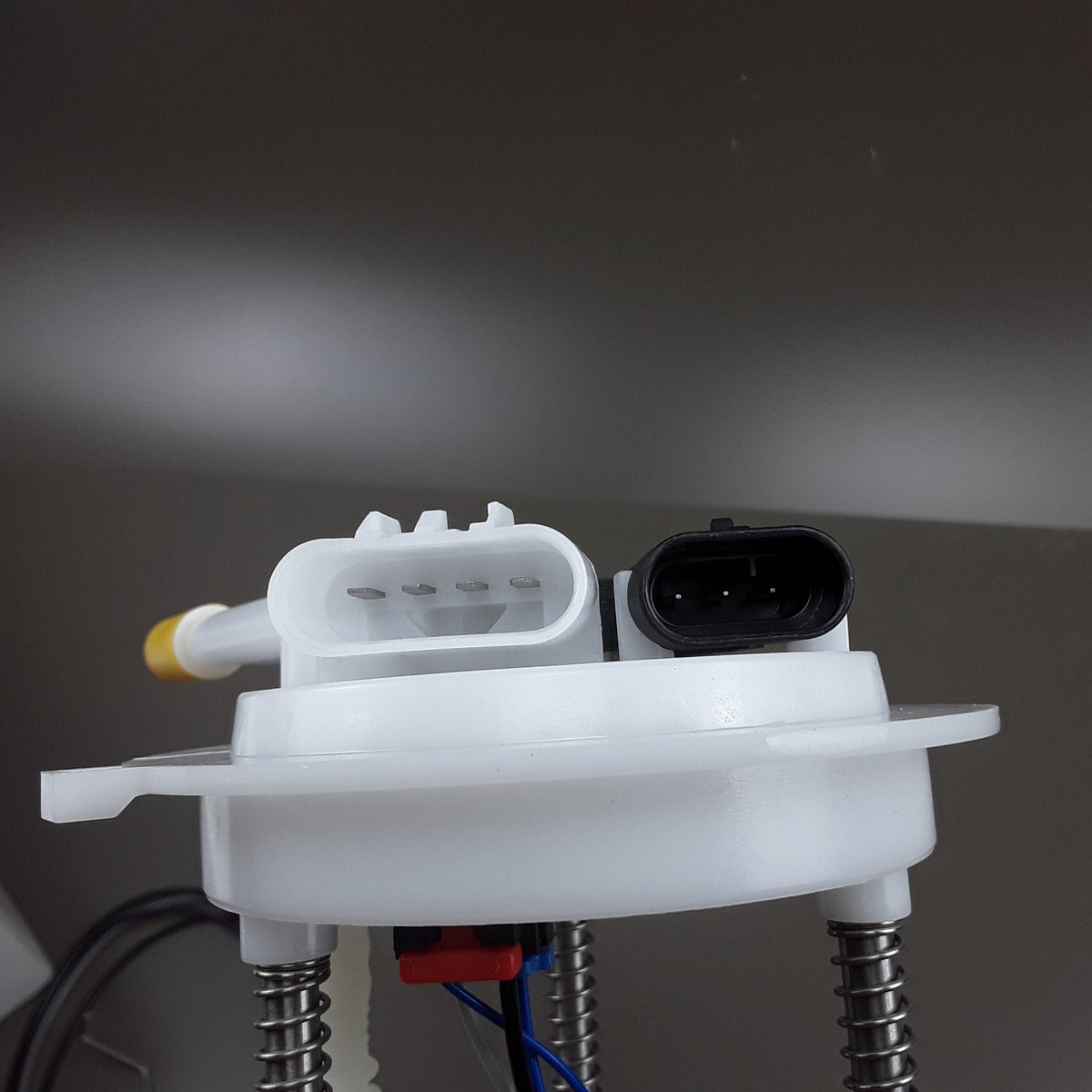 Delphi FG0432 Fuel Pump Module Assembly Fits GMC Sonoma Chevrolet S10 (2004)