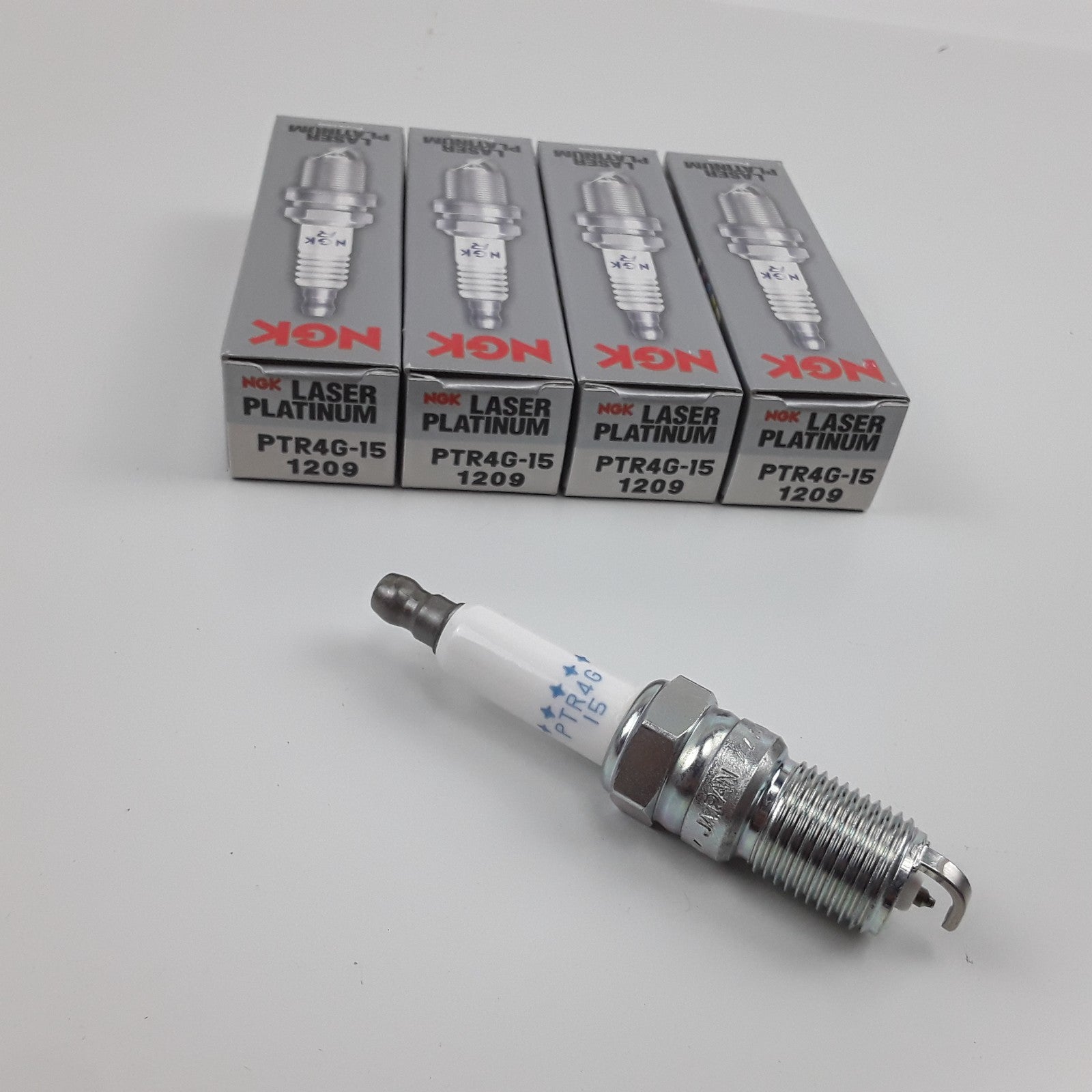 4 Spark Plug Fits Chevrolet C2500 1996 1997 1998 1999 GMC C6500 Topkick 2000
