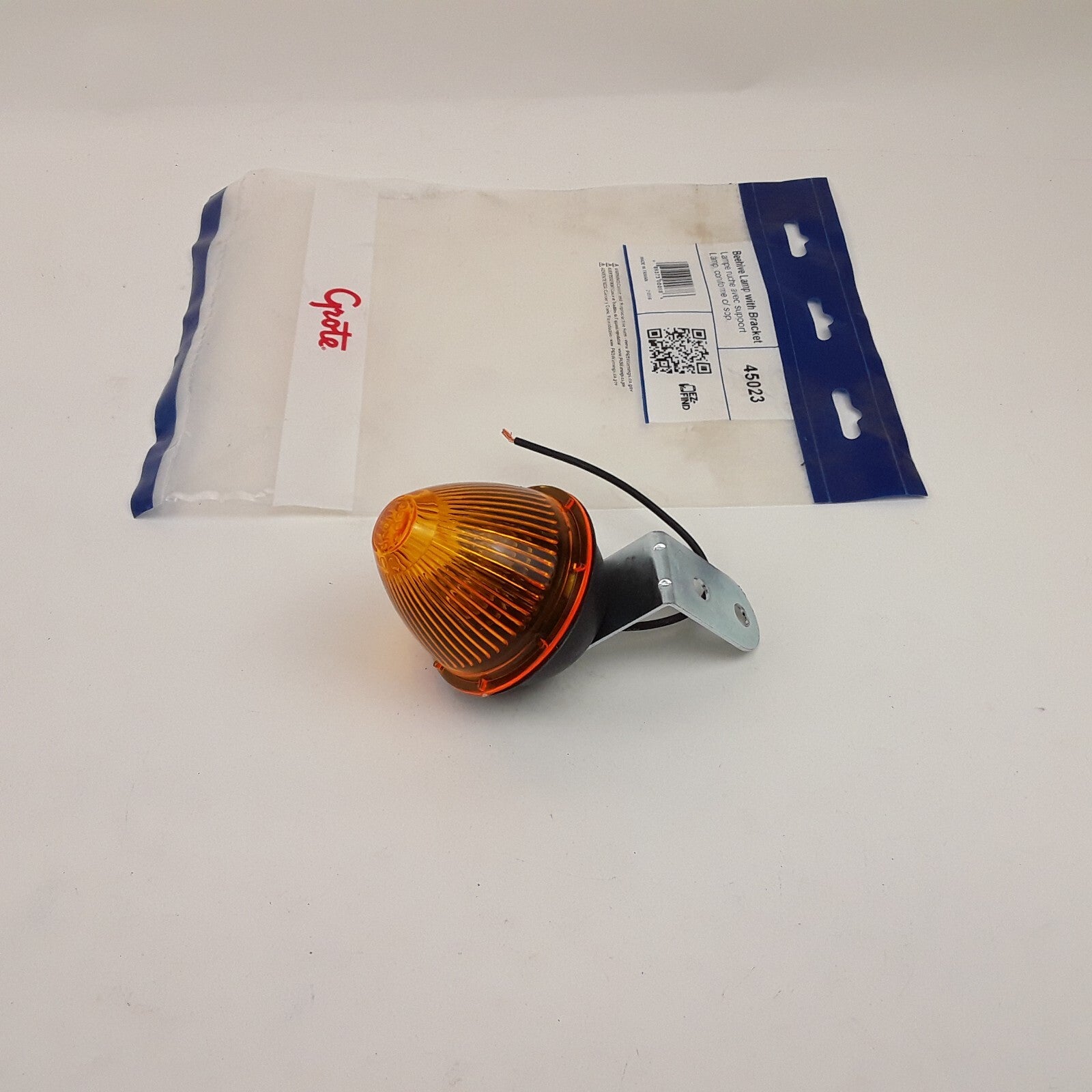 Side Marker Light Clearance Beehive 0.6 AMP W/ Fixed-Angle Mounting Bracket