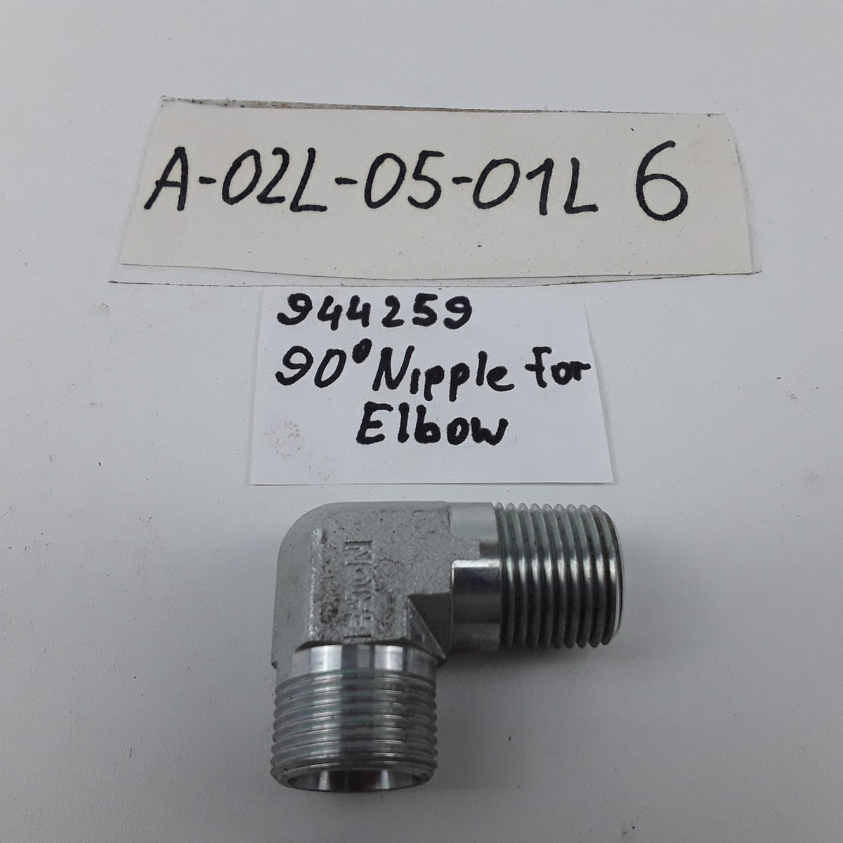90° Degree Elbow Nipple 944259 For Volvo & Mack Heavy Duty Truck Series