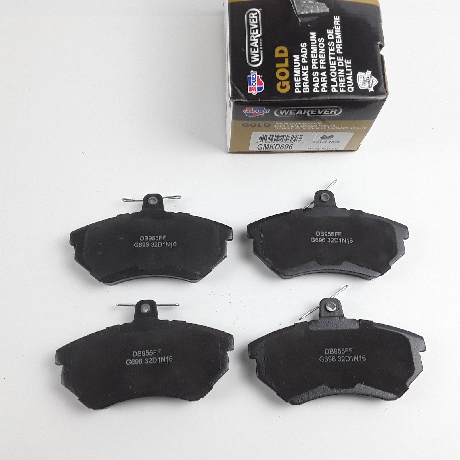 Front Disc Brake Pads Pad Set For Volkswagen Cabrio Golf Passat Jetta 1996-1999
