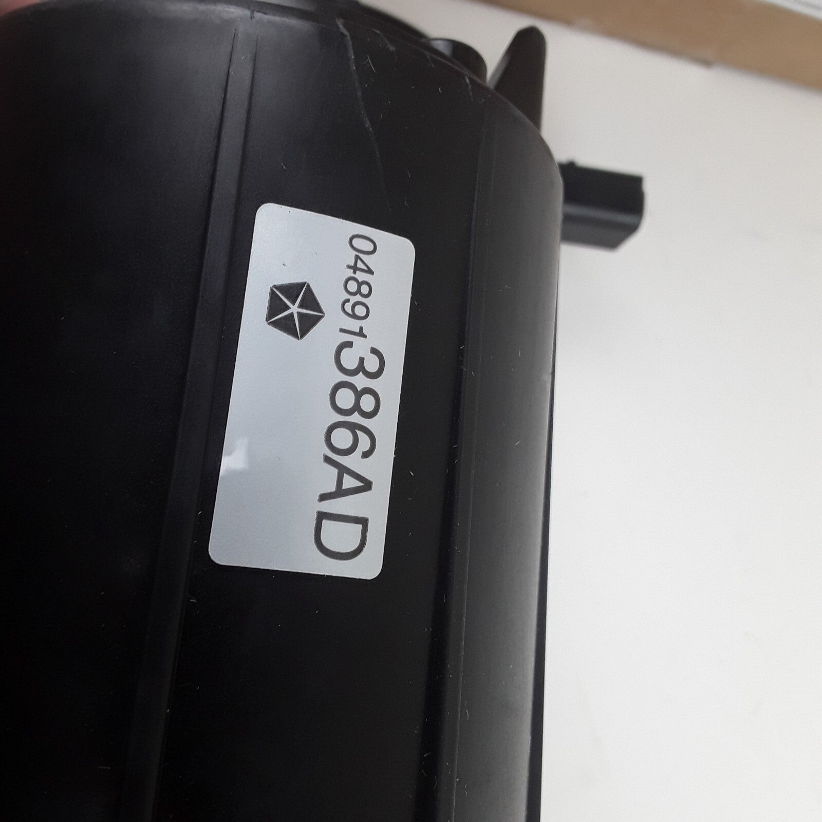 Fuel Vapor Canister Fits Dodge Stratus 2003-2006 Chrysler 300M 2002 2003 2004