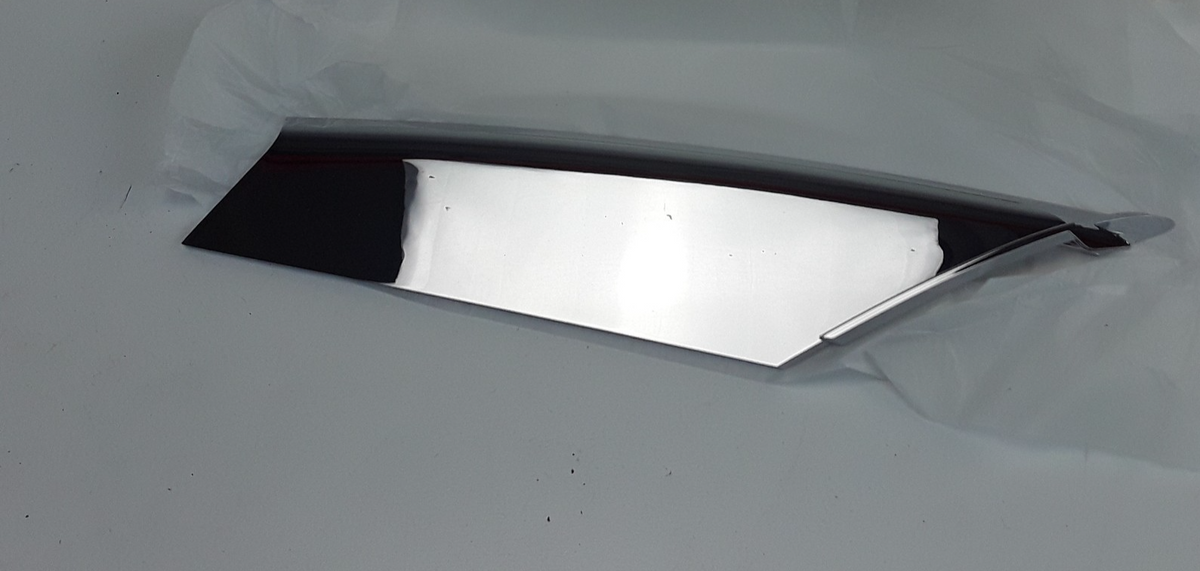 Model S 2016-2021 LH Front Bumper Fog Upper Spear Trim 1056378-00-C OEM