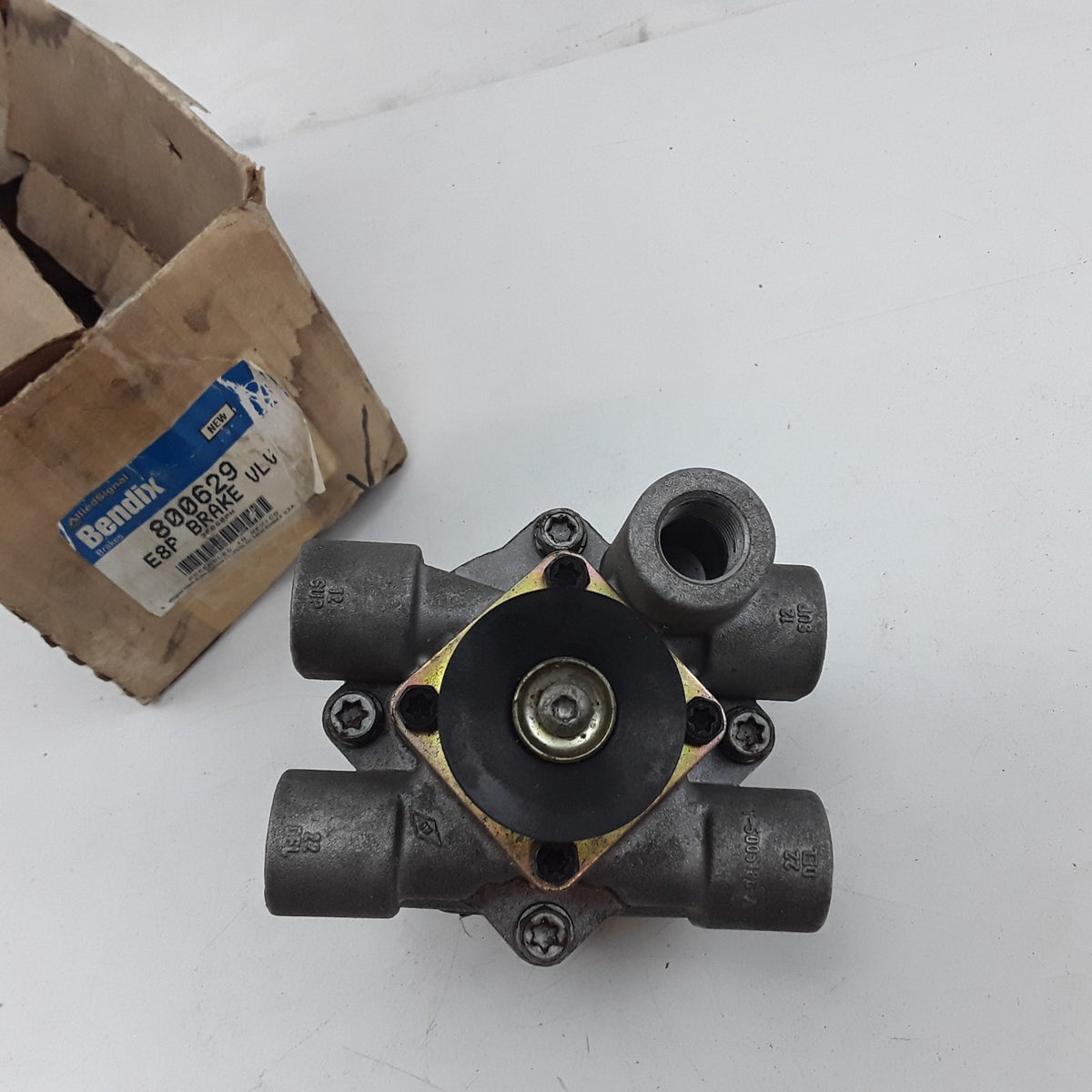 Bendix 800629 Brake Foot Valve 4 Supply & 4 Delivery Ports Fits CH Models