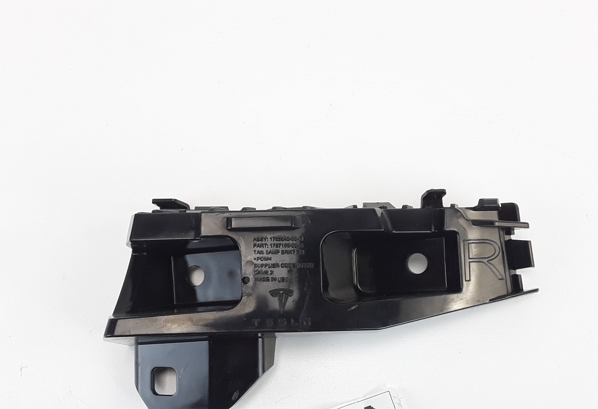Model 3 Jan 2024 RH Tail Light Lamp Bracket 1755643-00-D Genuine OEM