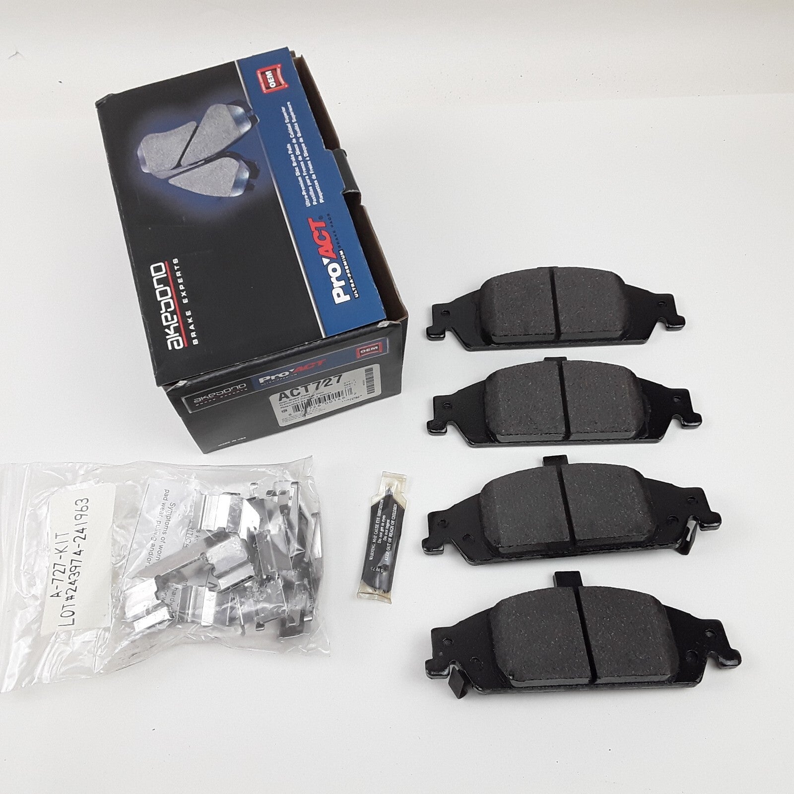 Akebono ACT727 Front Disc Brake Pad Fits Oldsmobile Chevrolet Pontiac 1997-2005