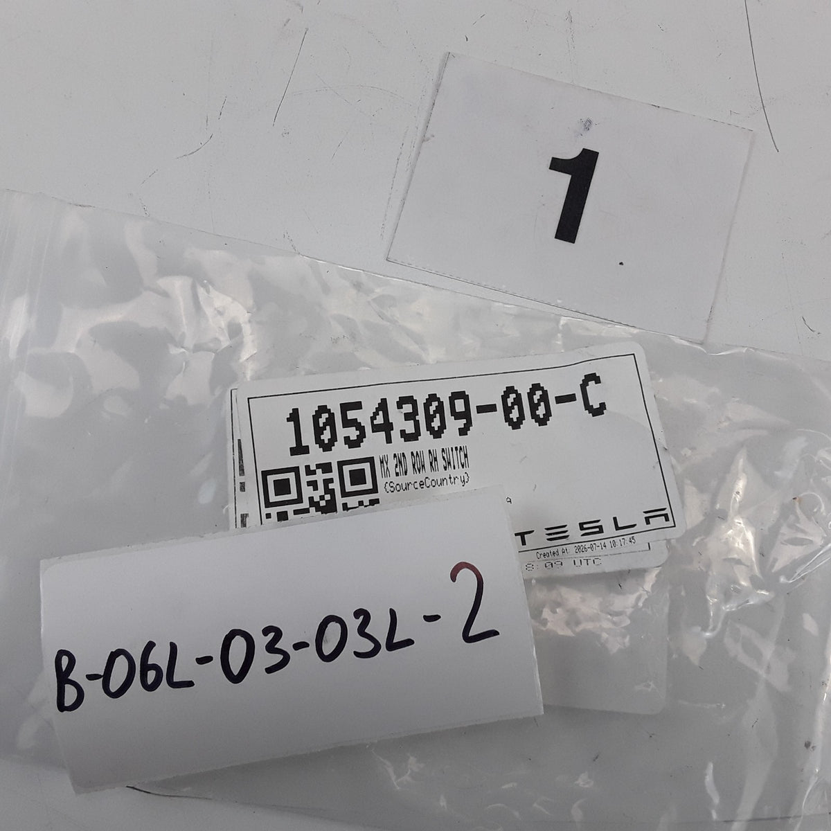 1054309-00-C Right Hand 2nd Row Seat Switch For Tesla Model X 2015-2025 OEM New