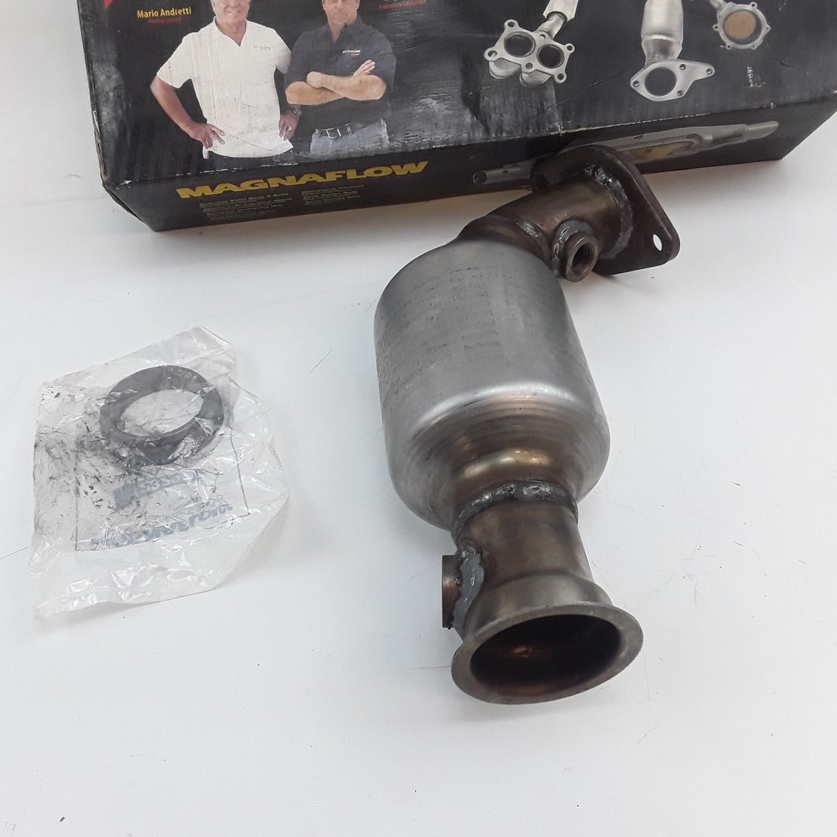 MagnaFlow 458051 Front Left Catalytic Converters For Jeep Liberty (2003) 3.7L-V6