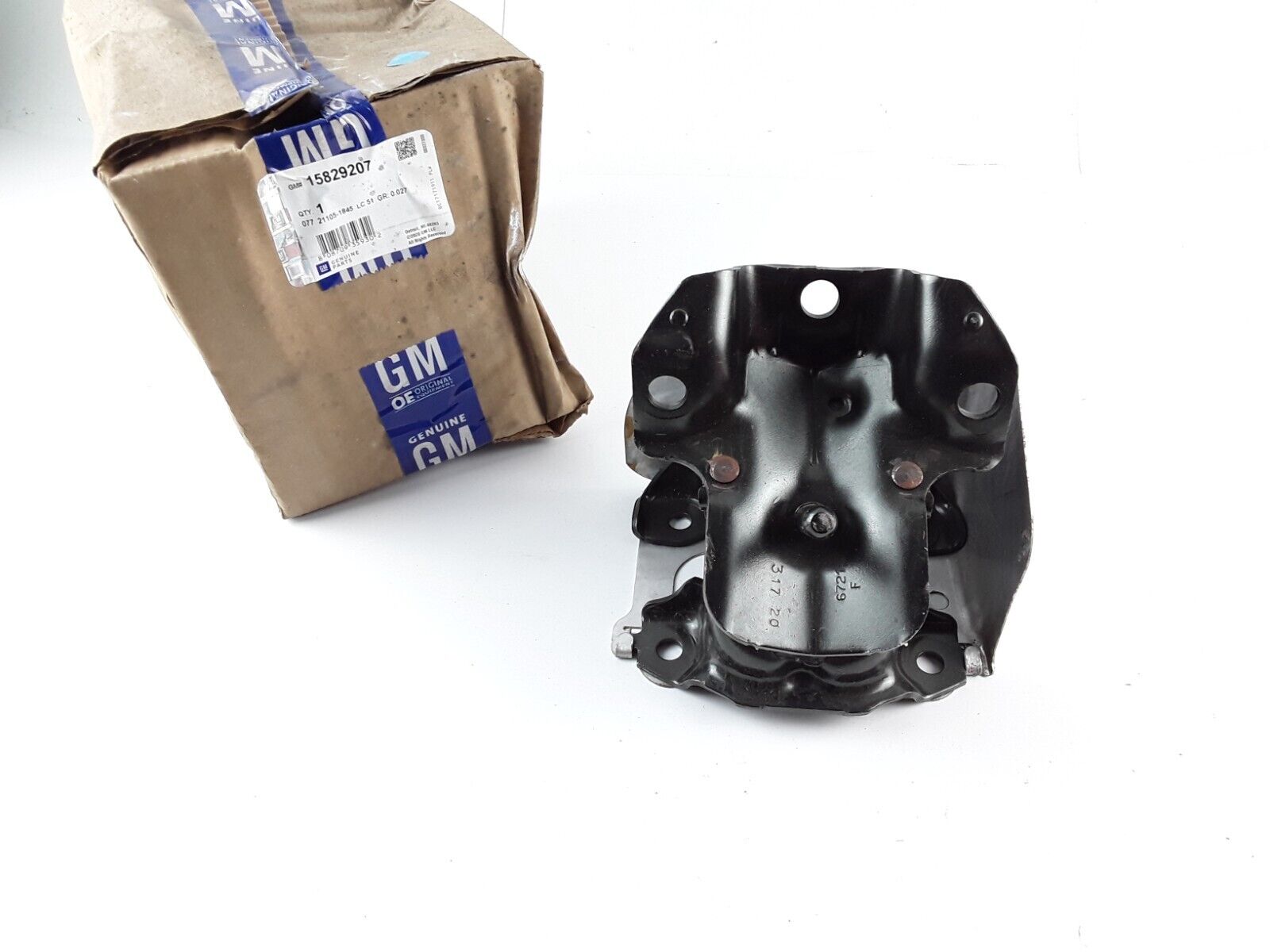 Front Left Motor Mount for Chevy Silverado 1500 Tahoe,GMC Sierra 1500 Yukon 4.8L - HotCarParts