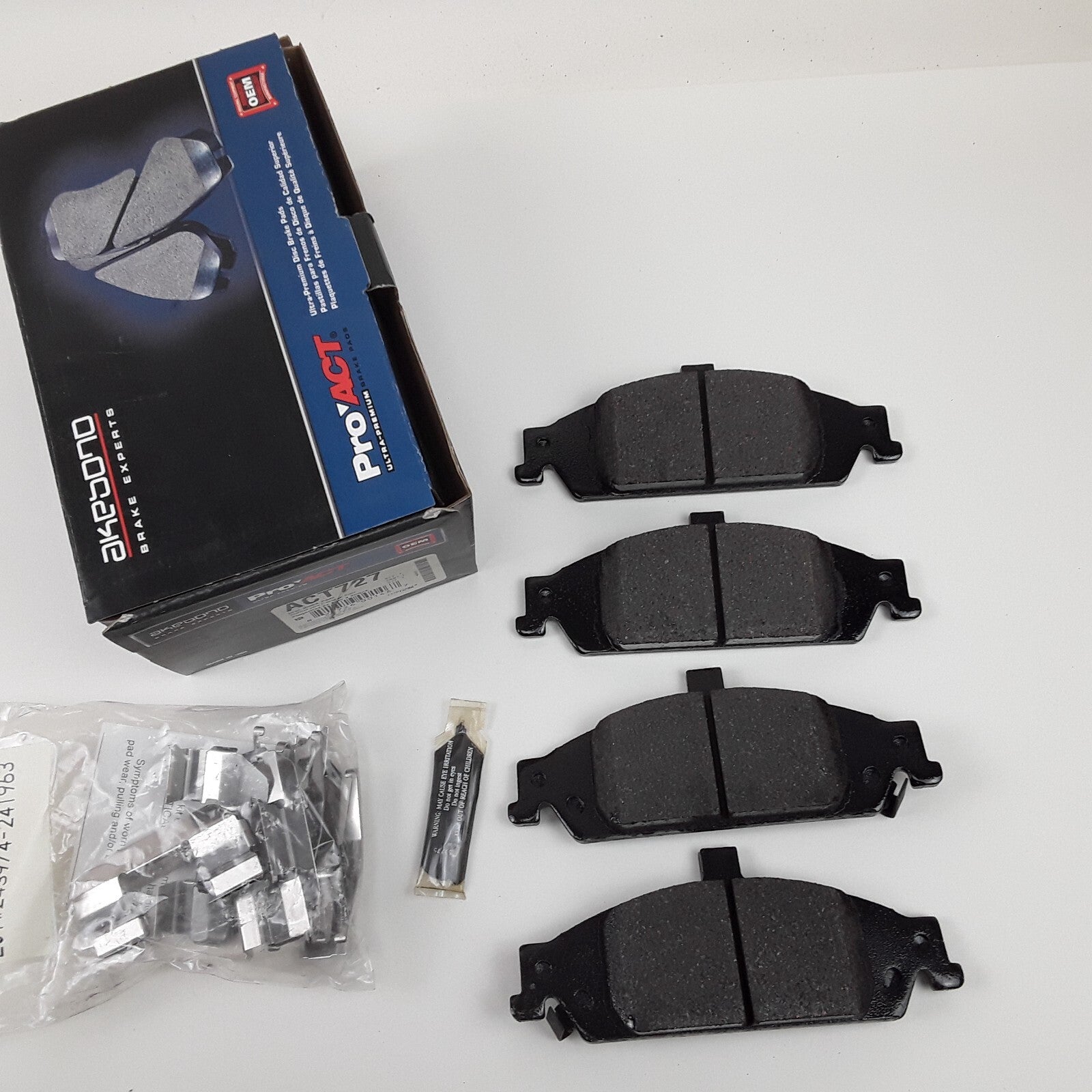 Akebono ACT727 Front Disc Brake Pad Fits Oldsmobile Chevrolet Pontiac 1997-2005