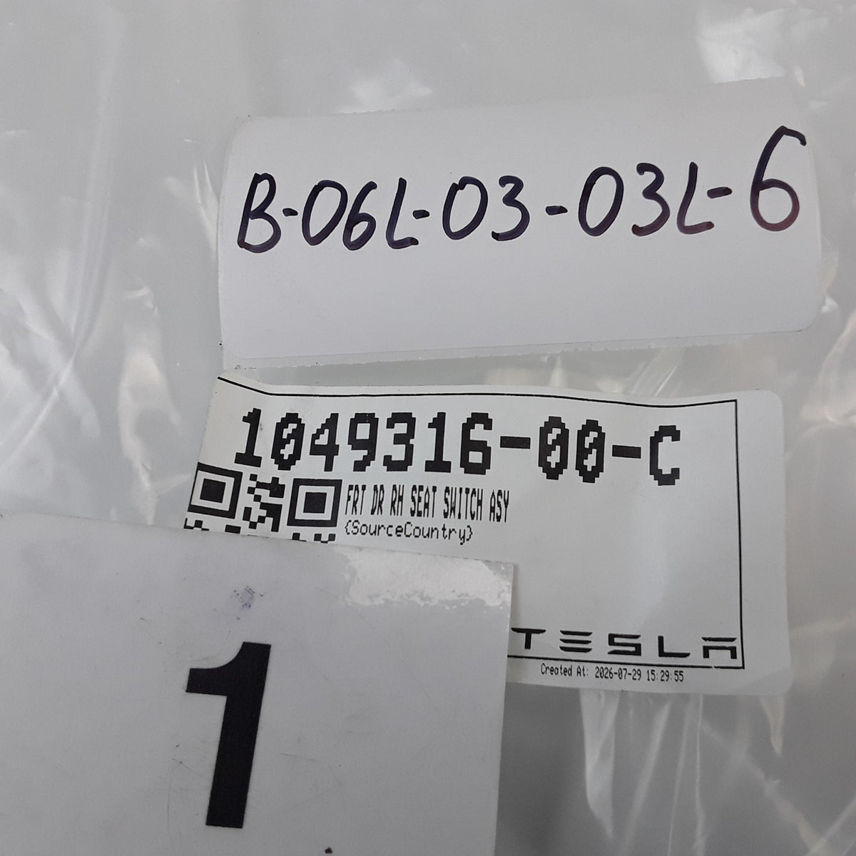 1049316-00-C First Row Right Hand Seat Switch For Tesla Model X 2015-2021 OEM