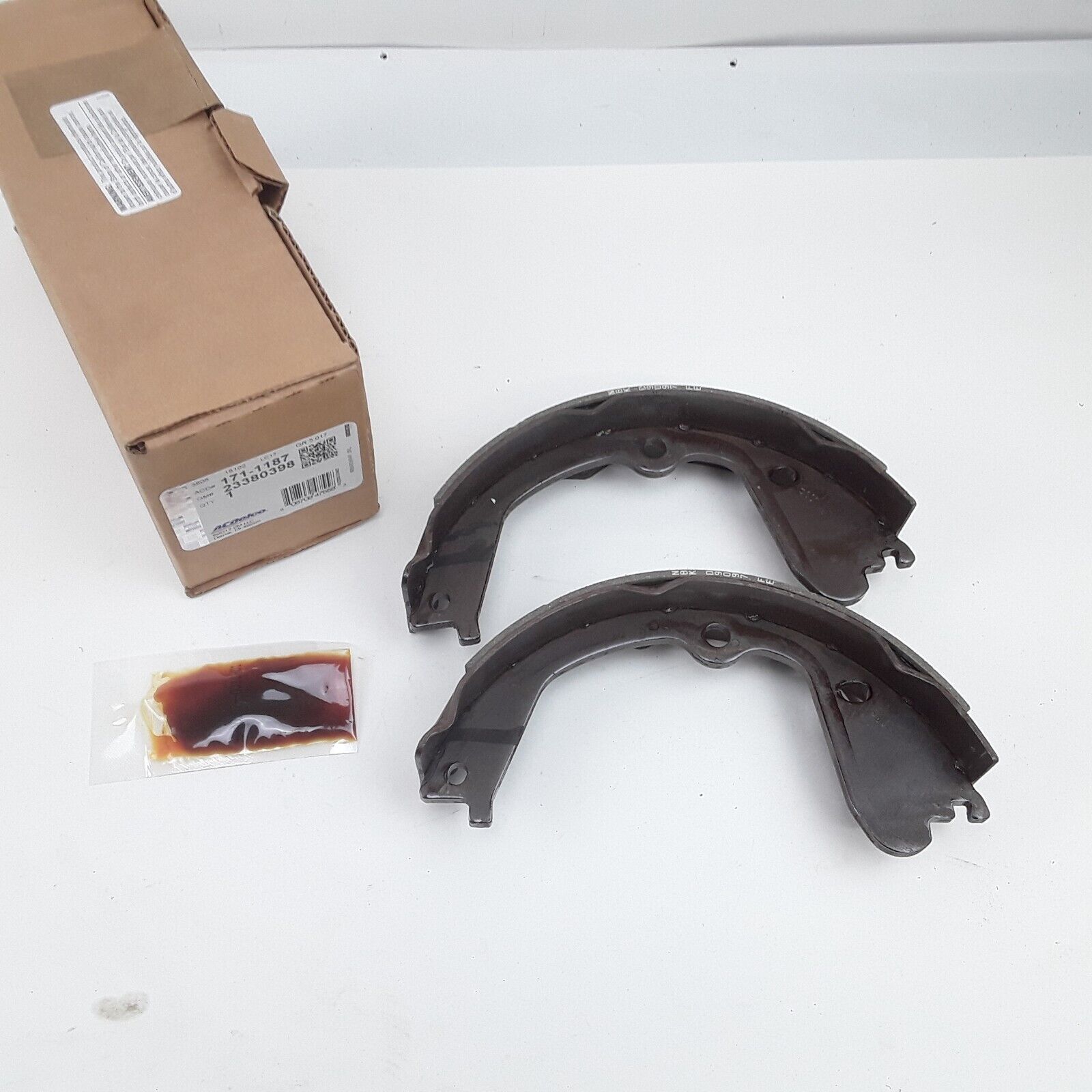 Parking Brake Shoe OEM ACDelco 171-1187, 23380398, 20778485 Fits Express ,Savana
